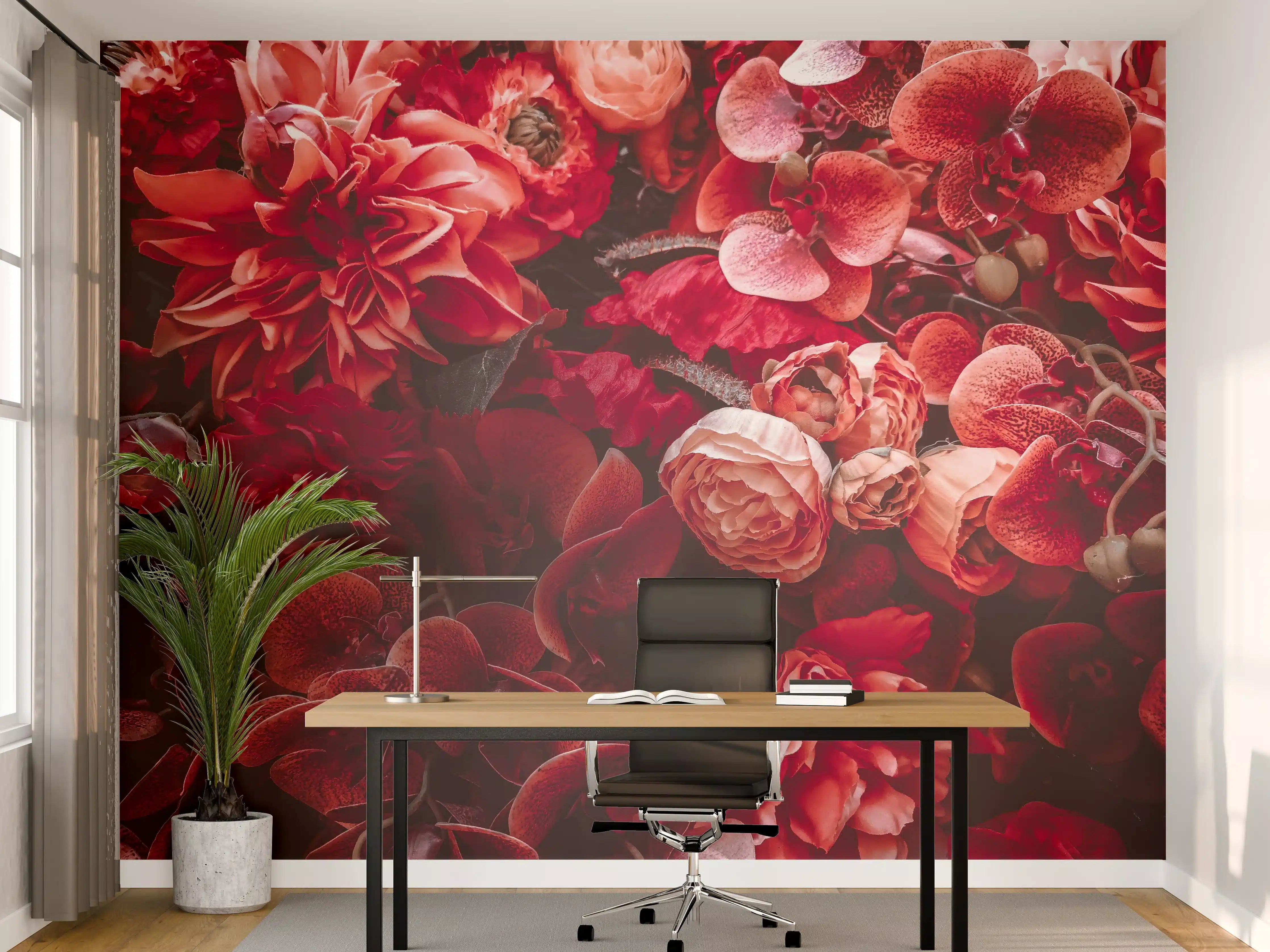 Büro Wandgestaltung - Elegante Blumenvielfalt in Rottönen