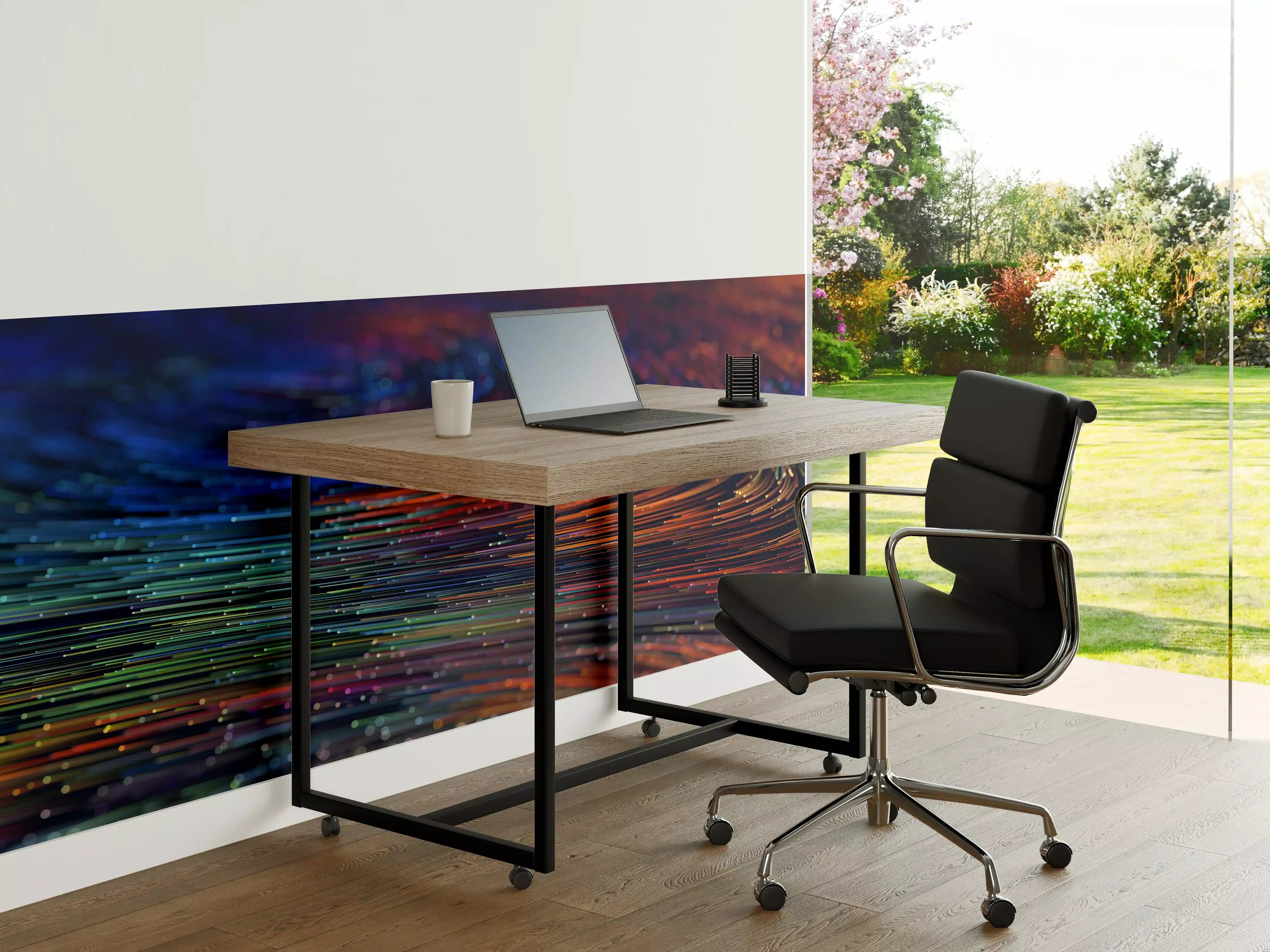 Büro Wandgestaltung - Farbenfrohes Liniendesign mit dynamischer Bewegung