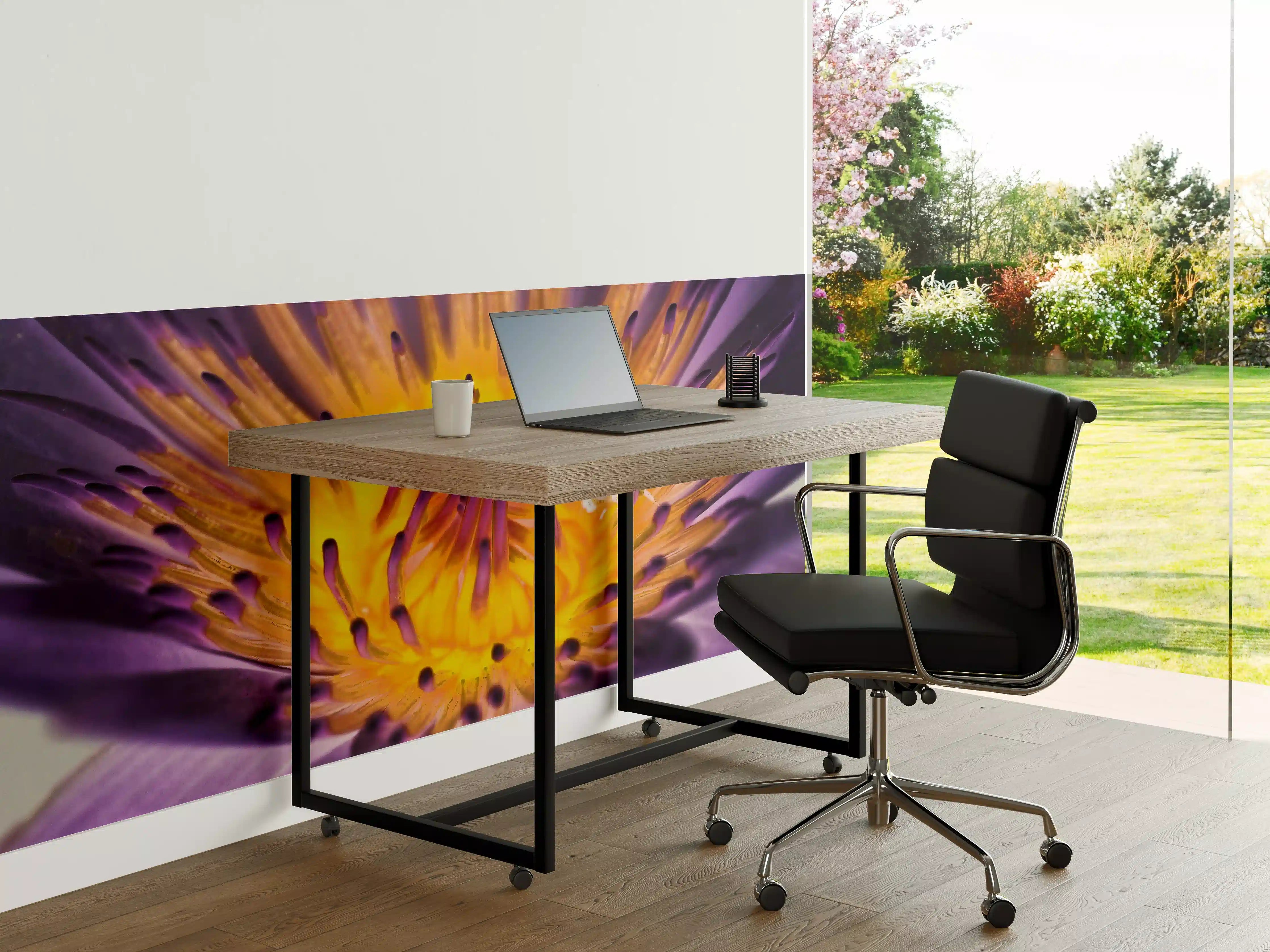 Büro Wandgestaltung - Farbenprächtige Wasserlilie Lila-Gelb