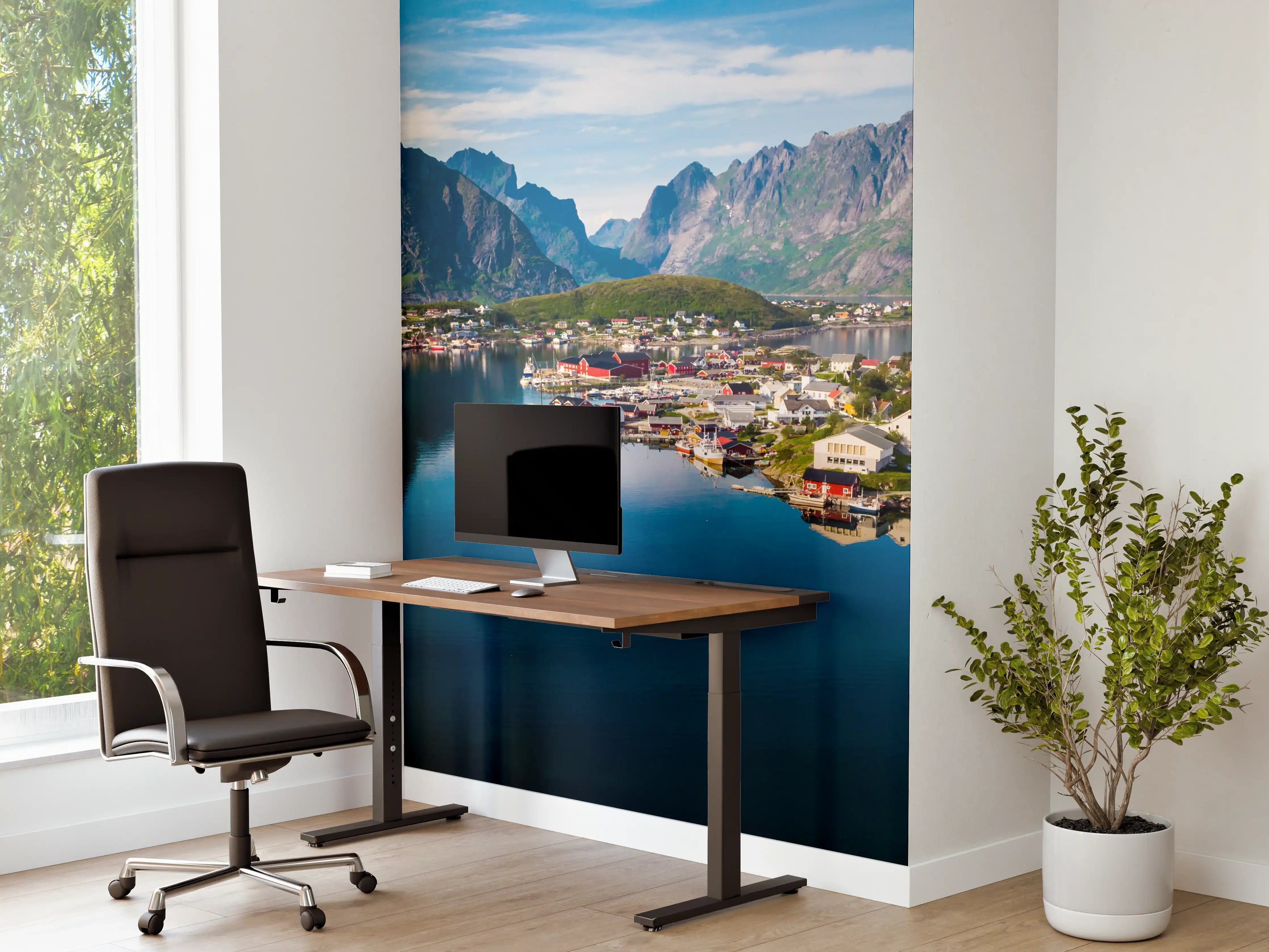Büro Wandgestaltung - Fjord mit schroffen Berggipfeln und ruhigem Wasser