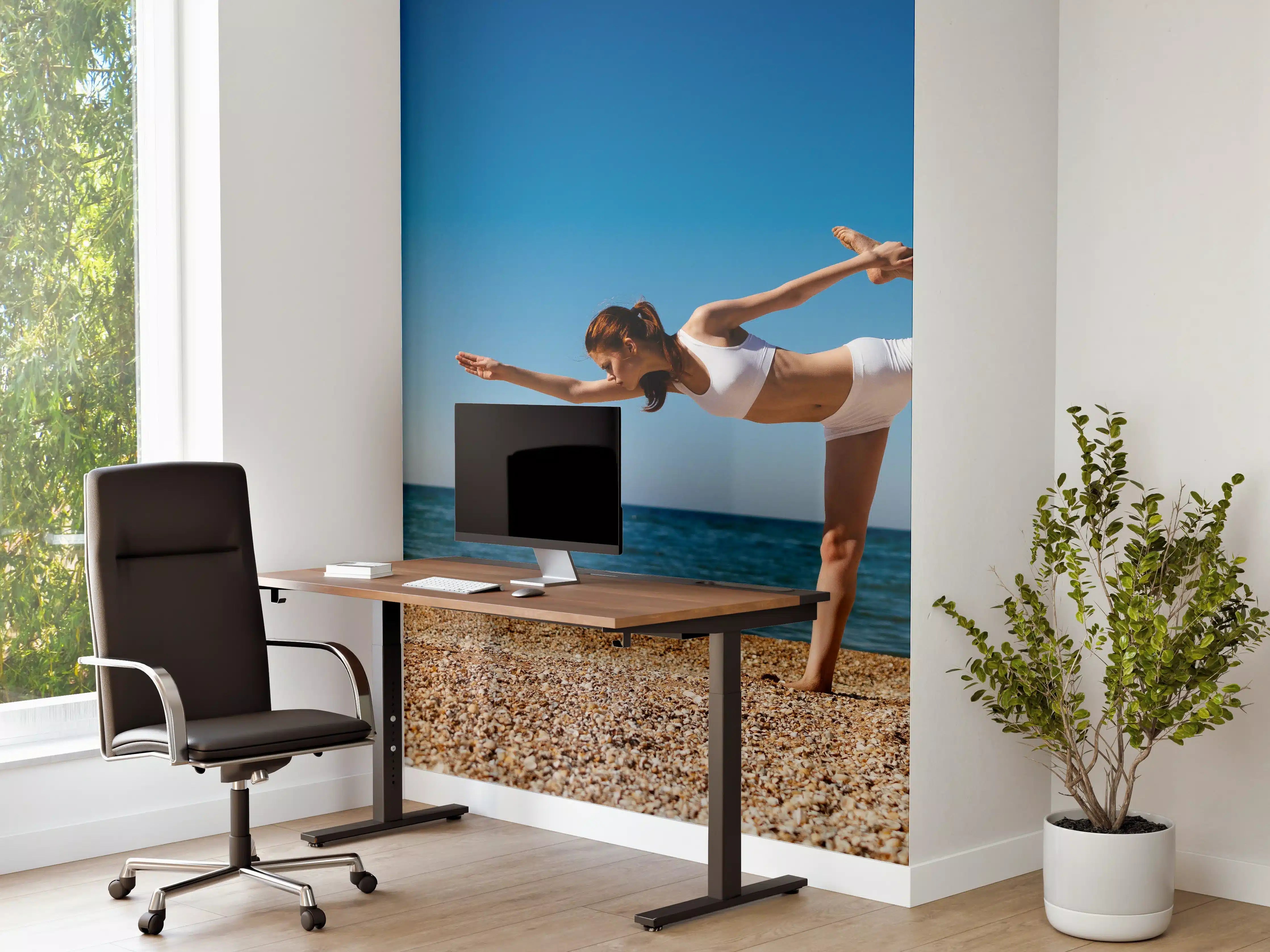 Büro Wandgestaltung - Frau im Badeanzug beim Yoga über Meereslandschaft