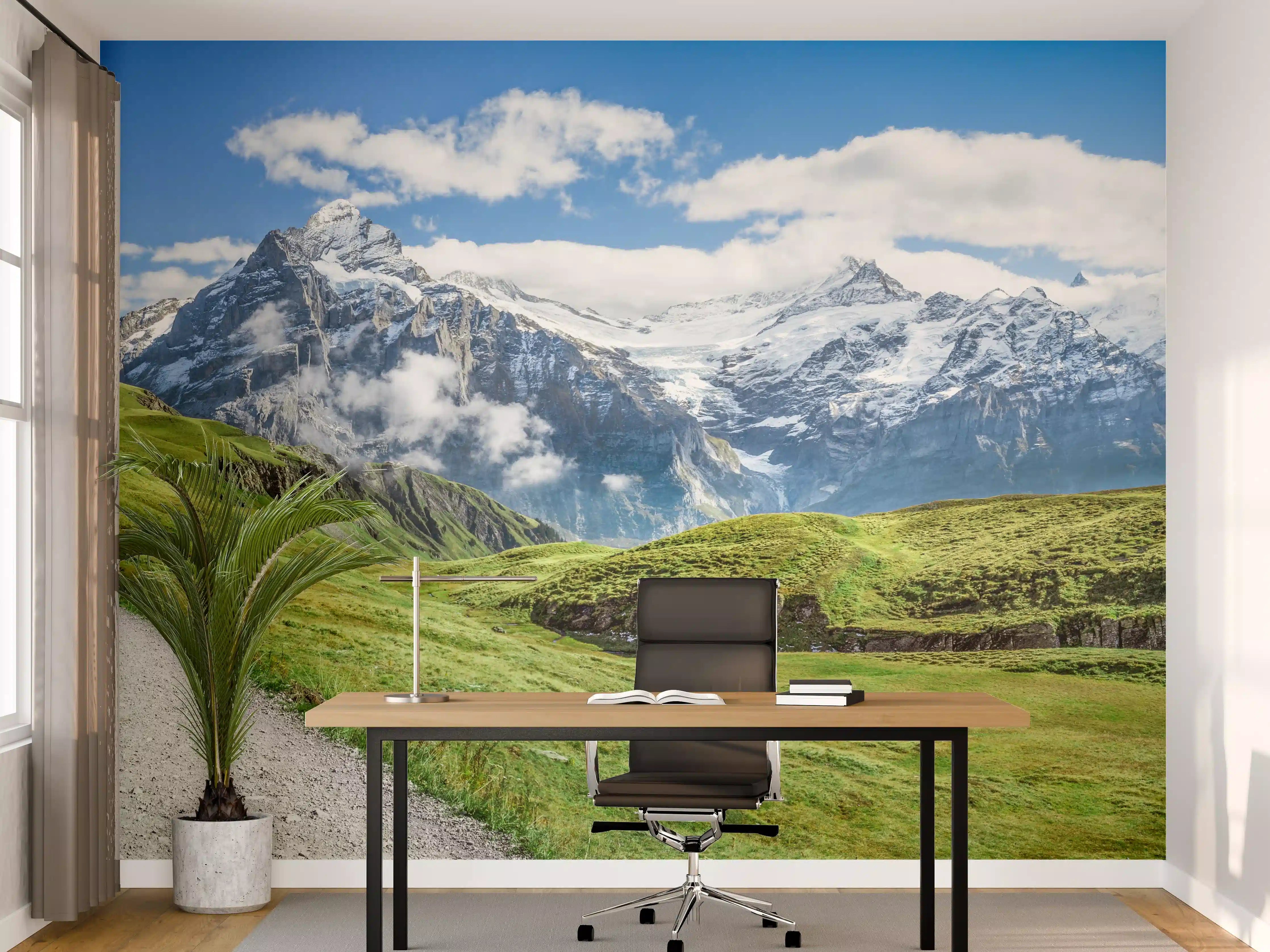 Büro Wandgestaltung - Friedlicher Wanderweg in den Alpen