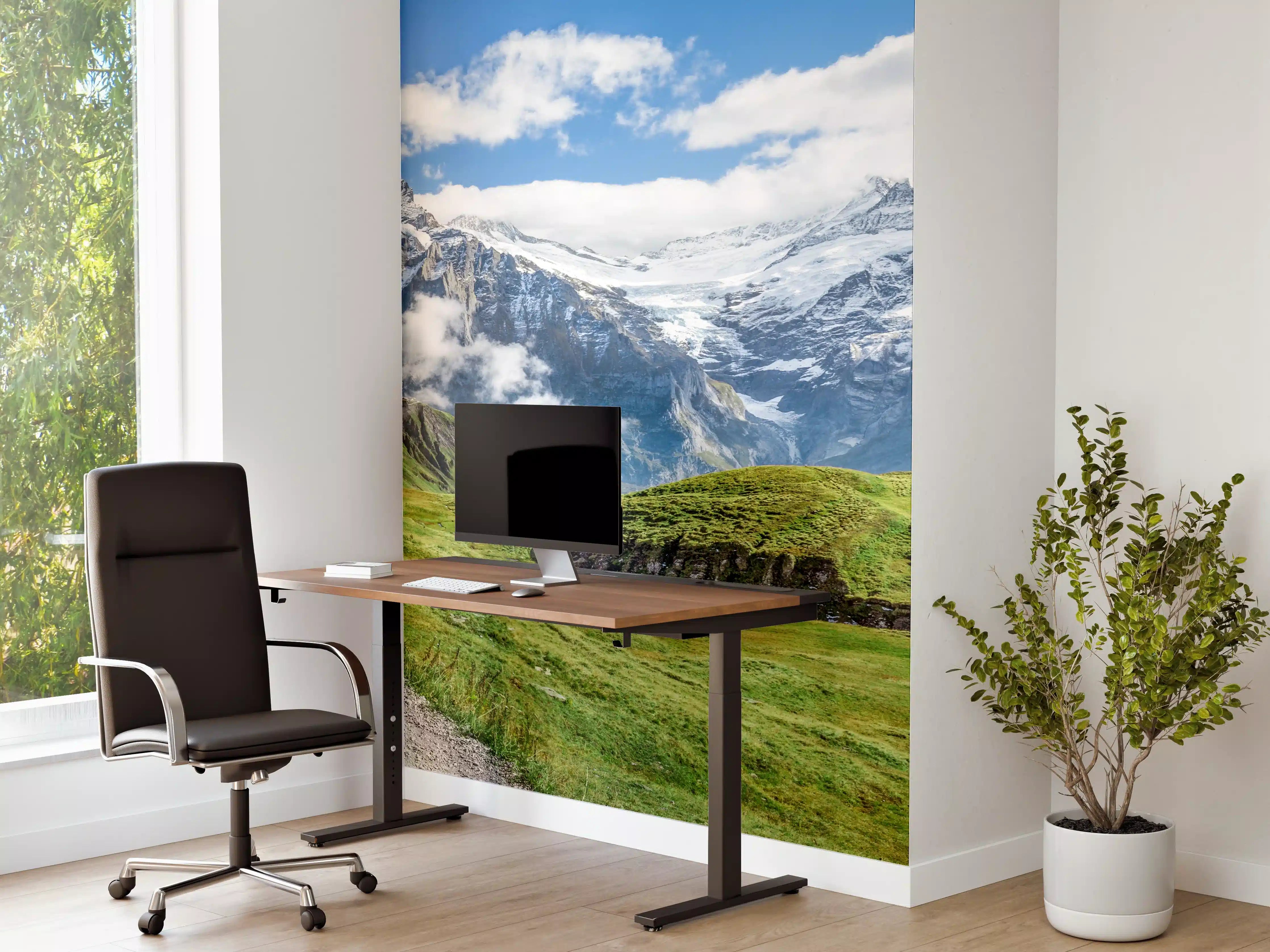 Büro Wandgestaltung - Friedlicher Wanderweg in den Alpen