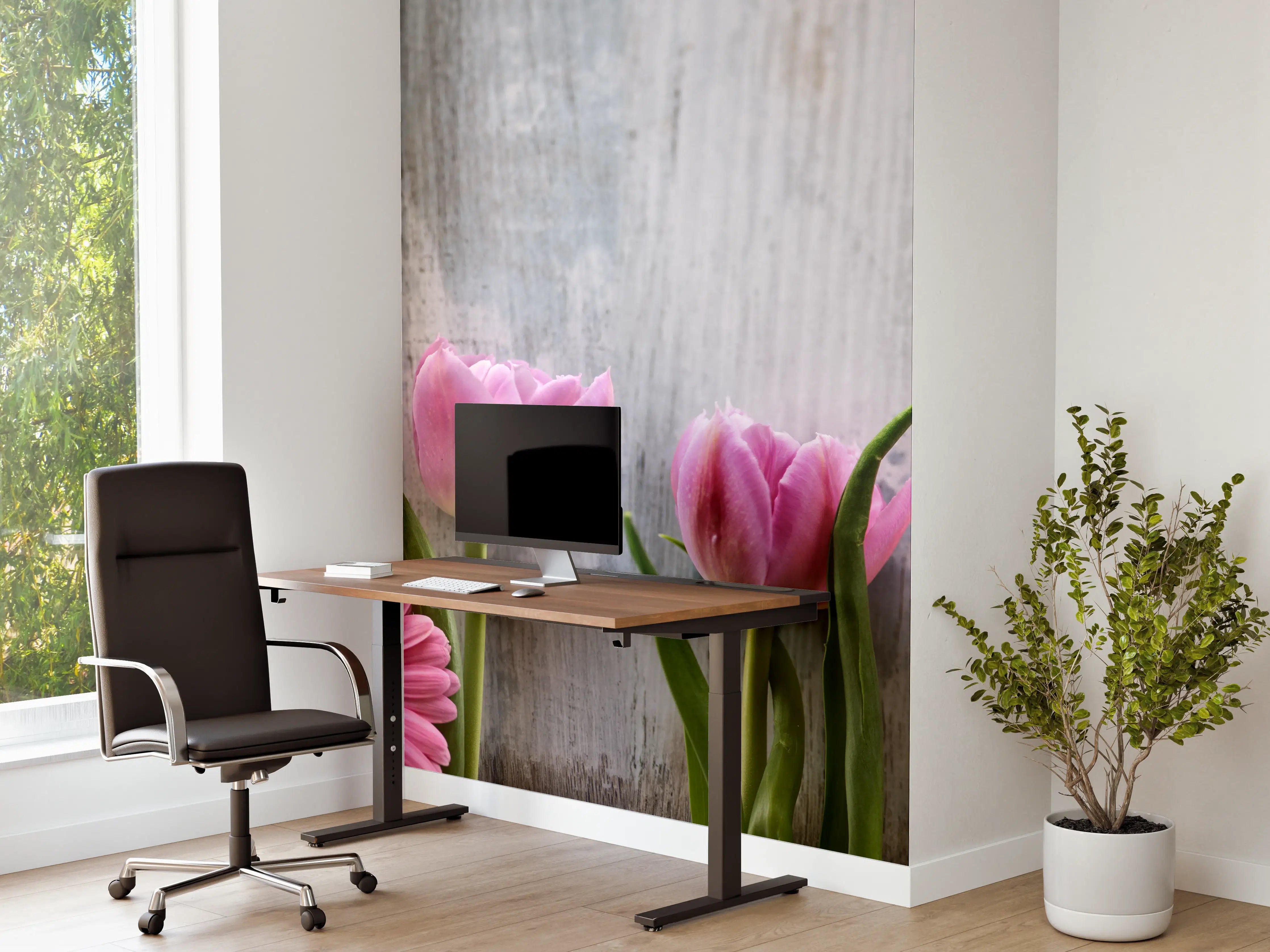 Büro Wandgestaltung - Frühlingsblumen auf schäbigem Holz