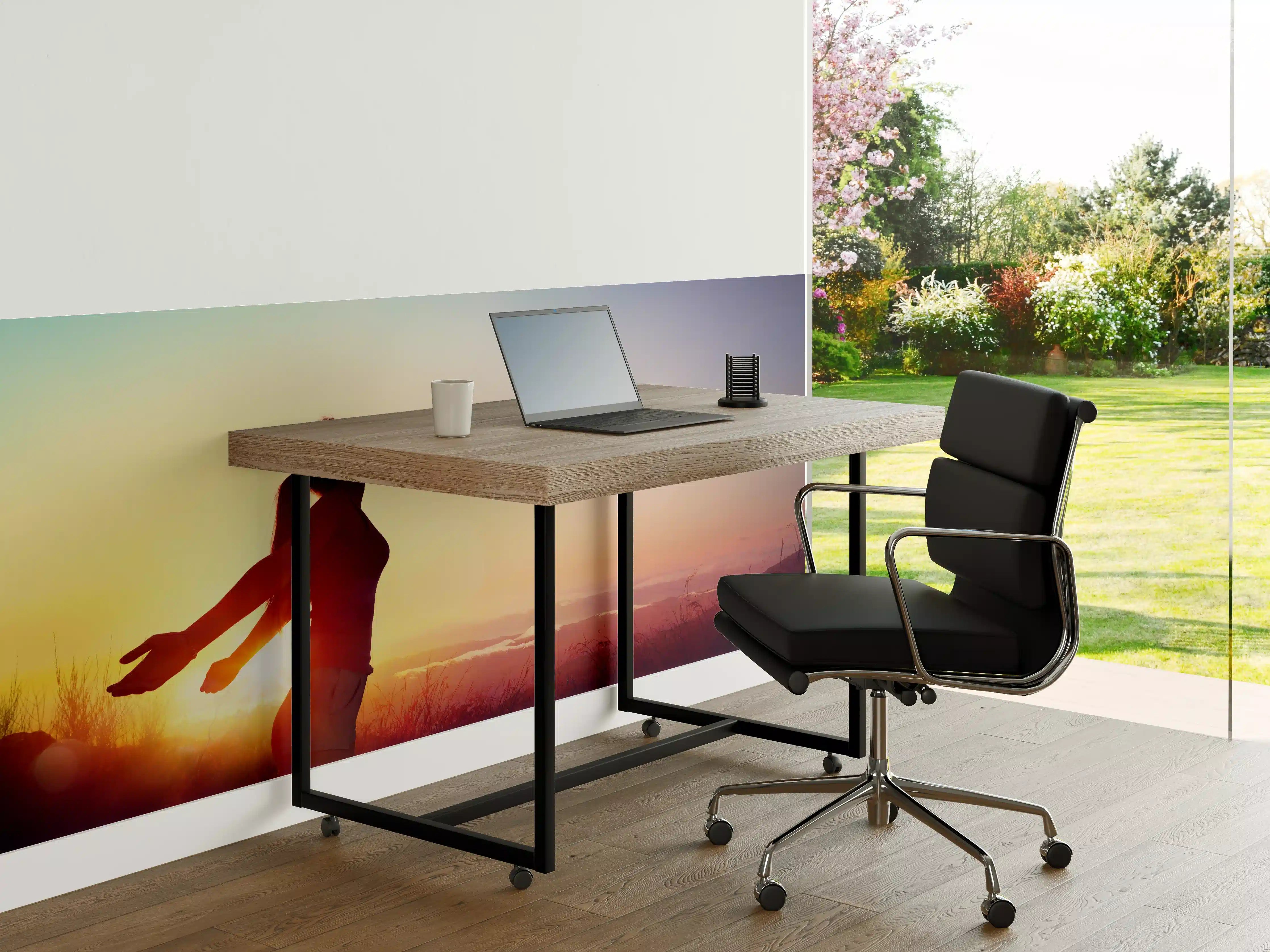 Büro Wandgestaltung - Glückliche Frau beim Sonnenuntergang
