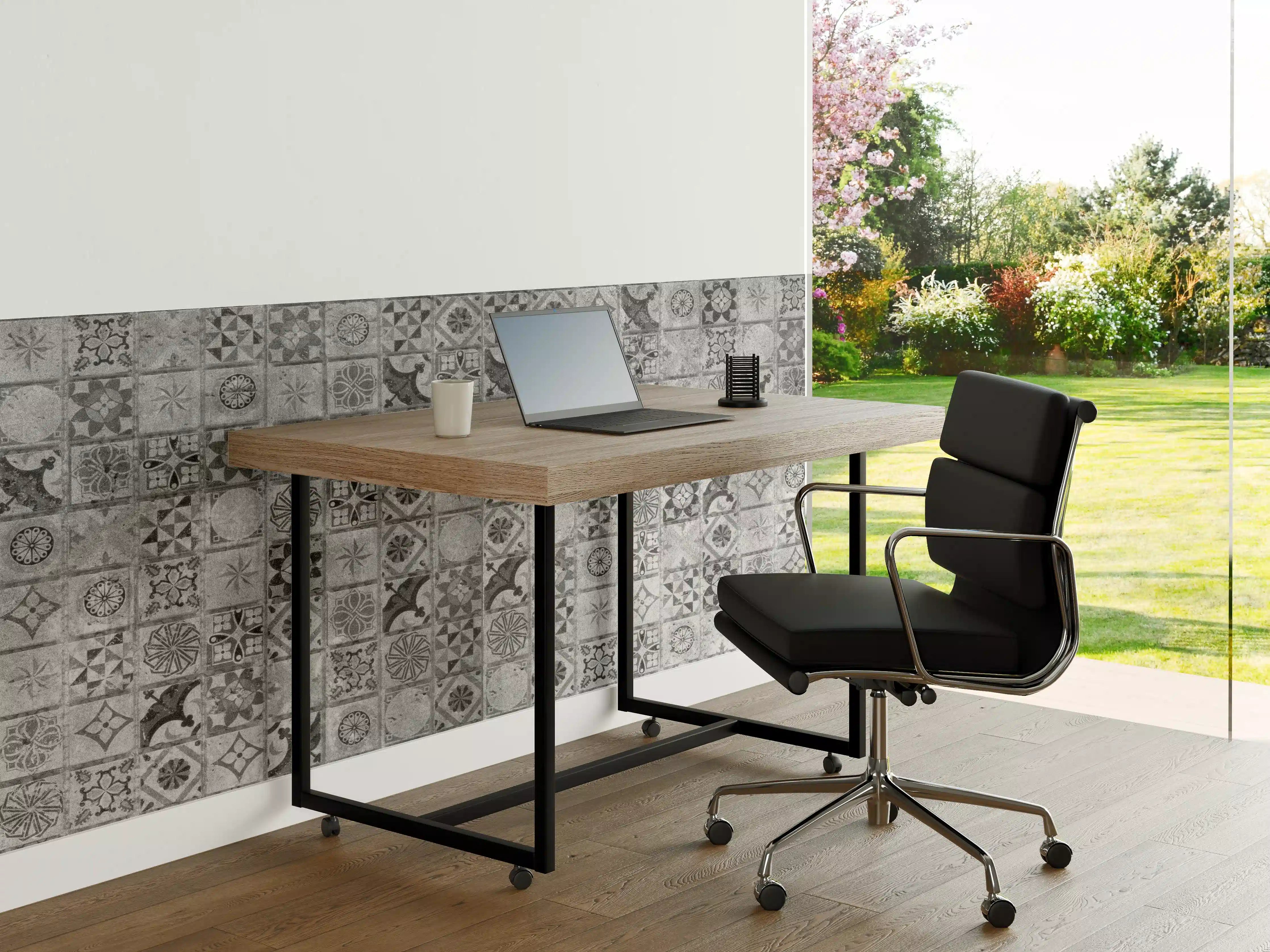 Büro Wandgestaltung - Graue Motive auf weißen Fliesen