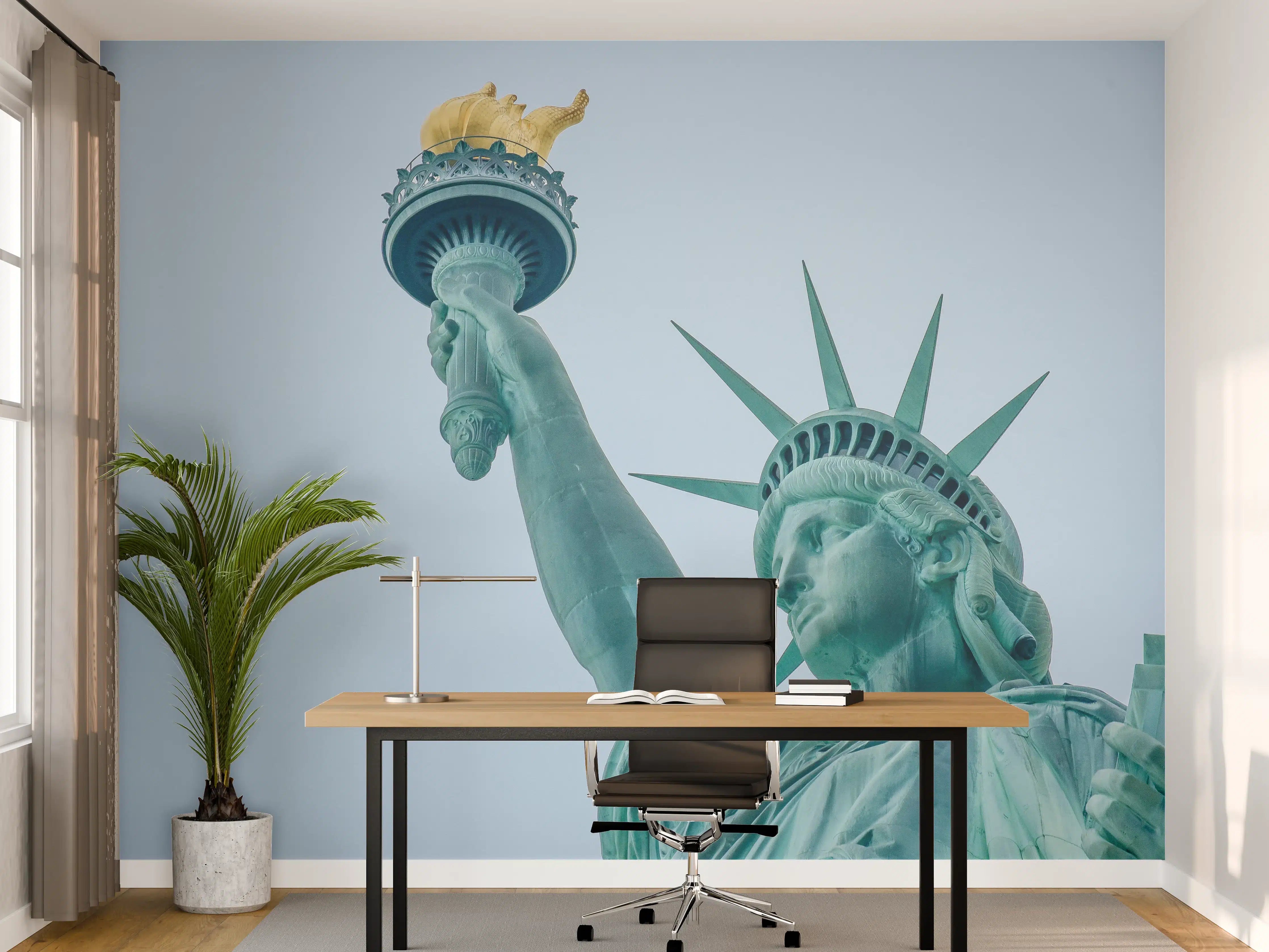 Büro Wandgestaltung - Große Freiheitsstatue im blauen Himmel