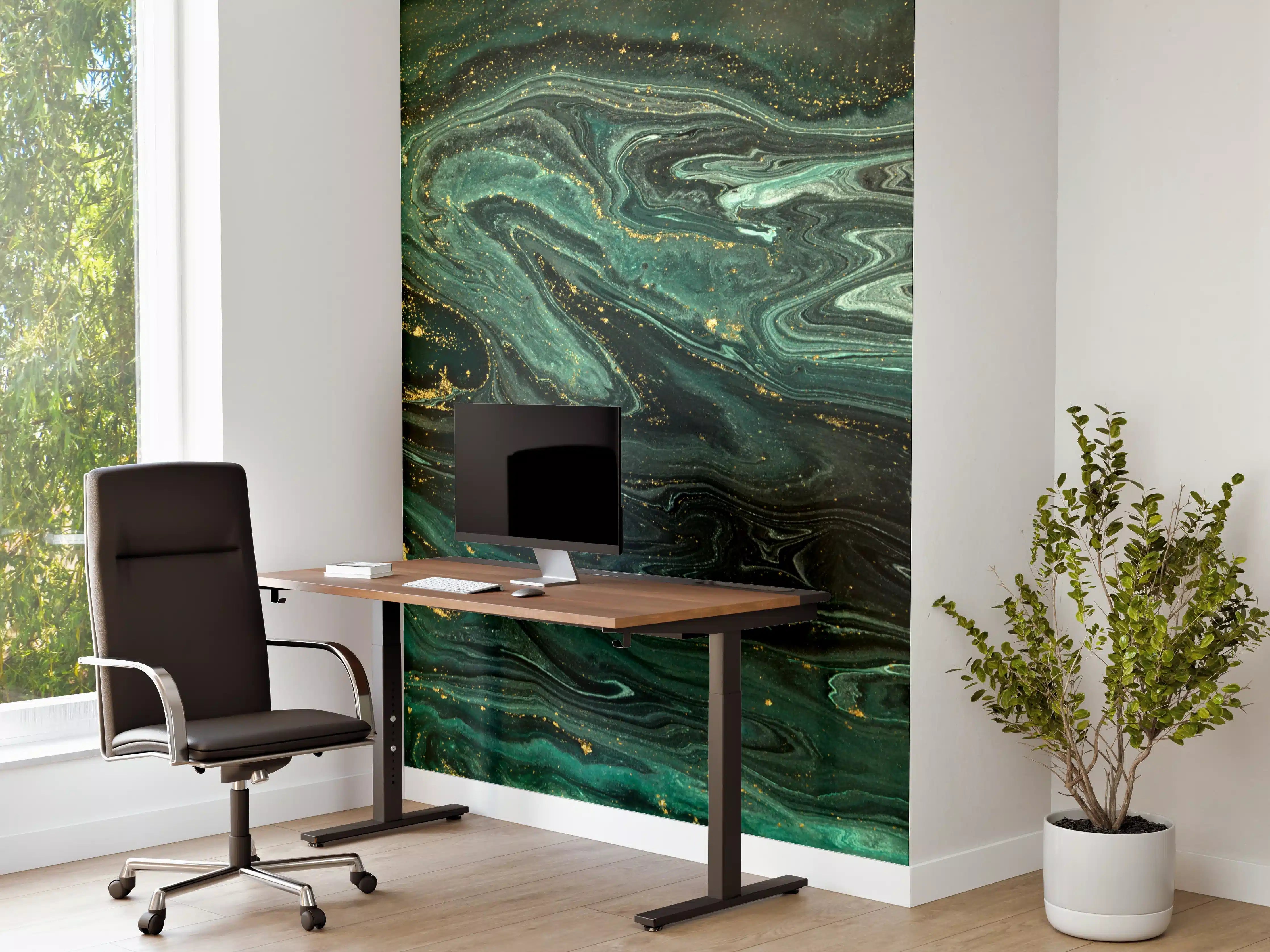 Büro Wandgestaltung - Grüner Marmor mit Goldakzenten