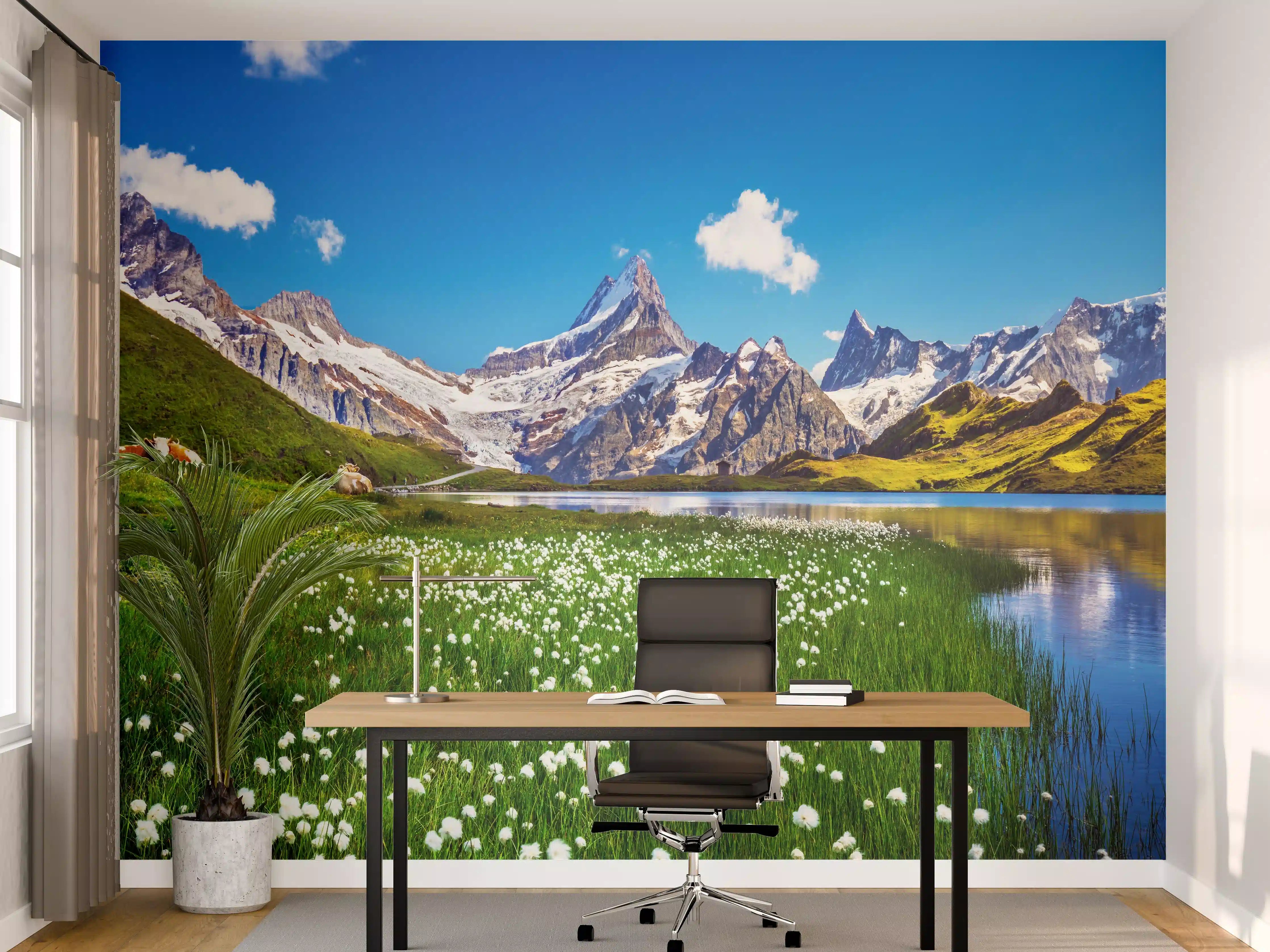 Büro Wandgestaltung - Heitere Aussicht auf die Berner Alpenkette