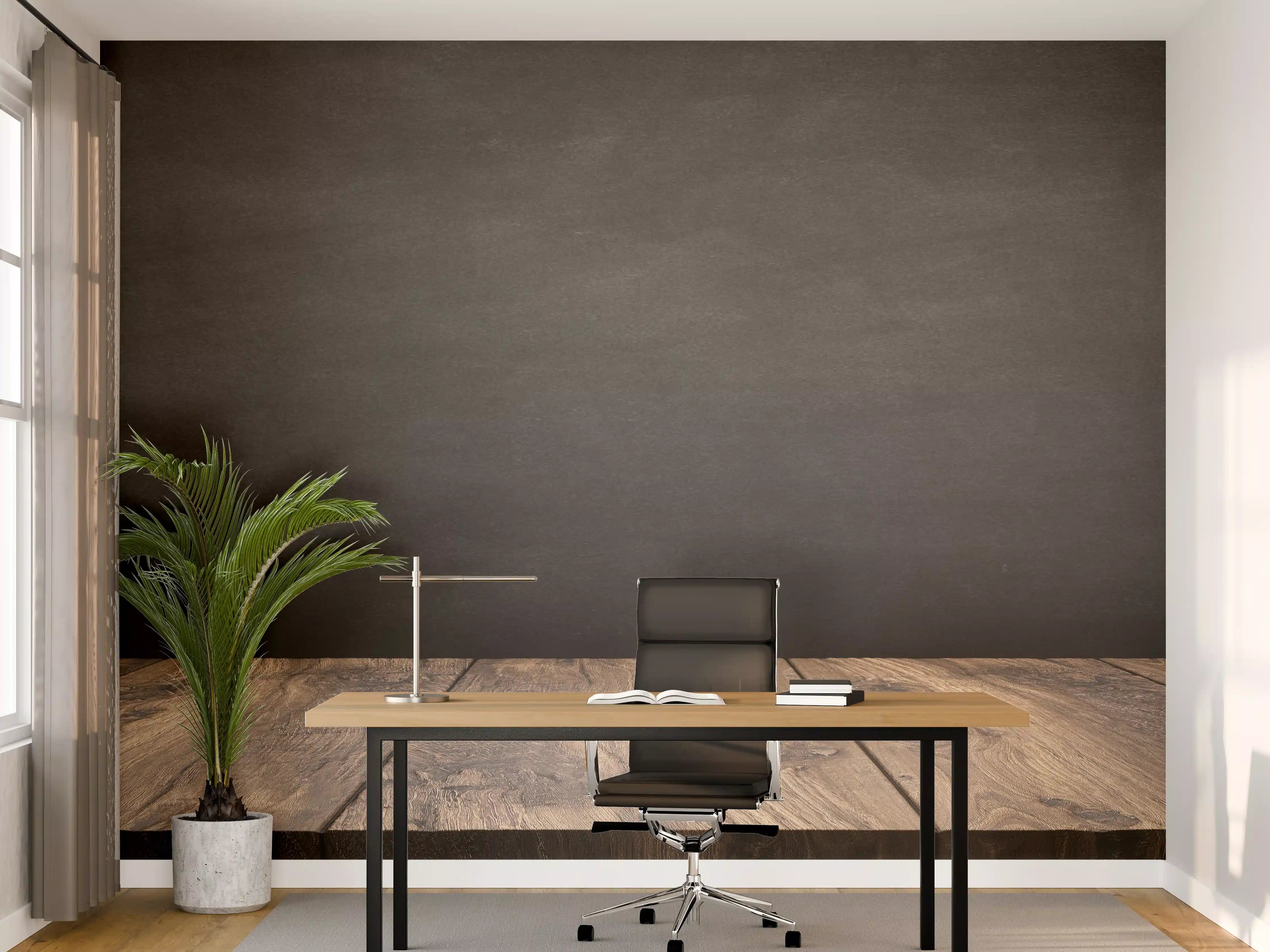 Büro Wandgestaltung - Holztisch mit schwarzer Wandtafel