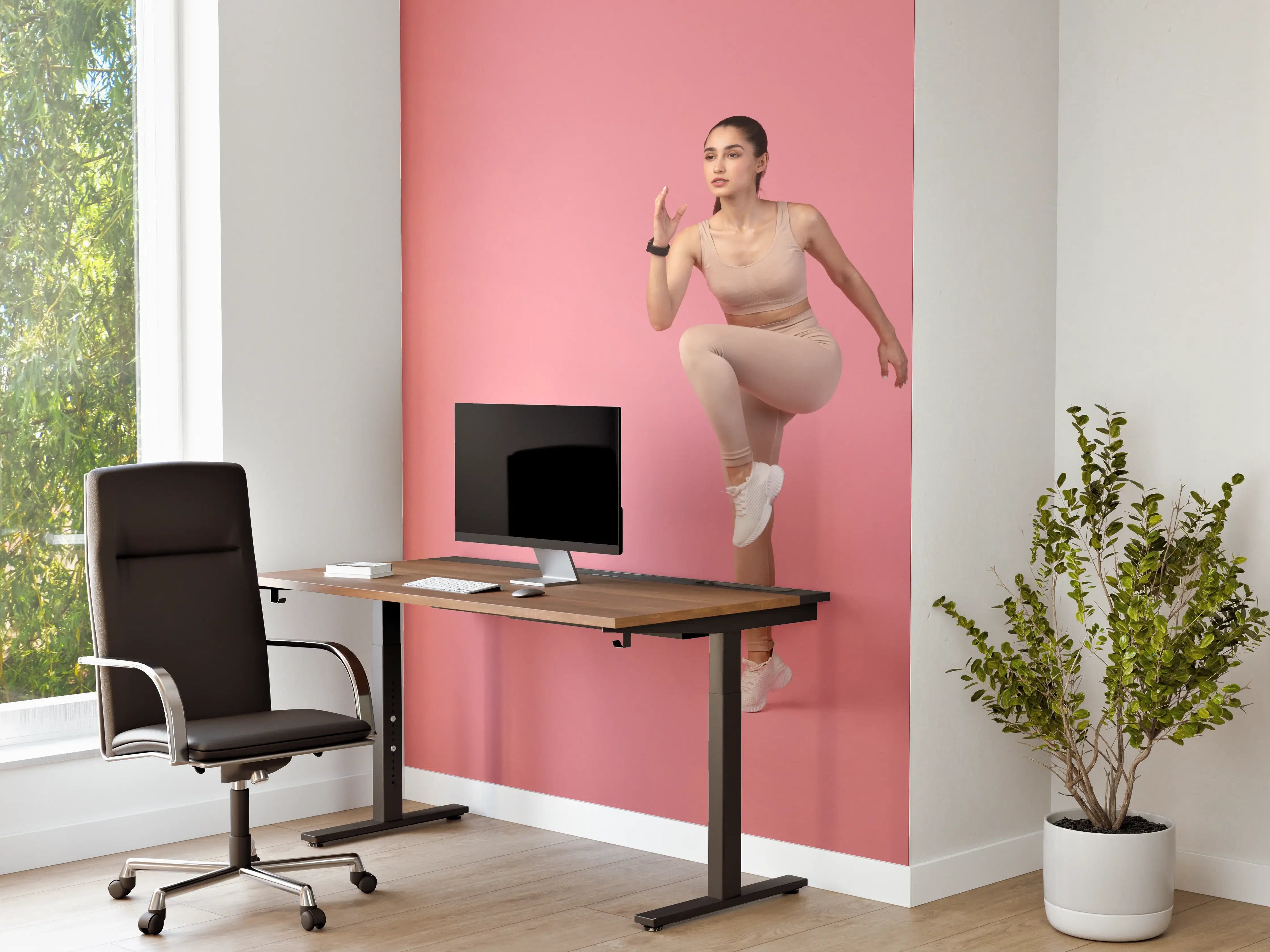 Büro Wandgestaltung - Junge Fitness Frau in Läuferpose