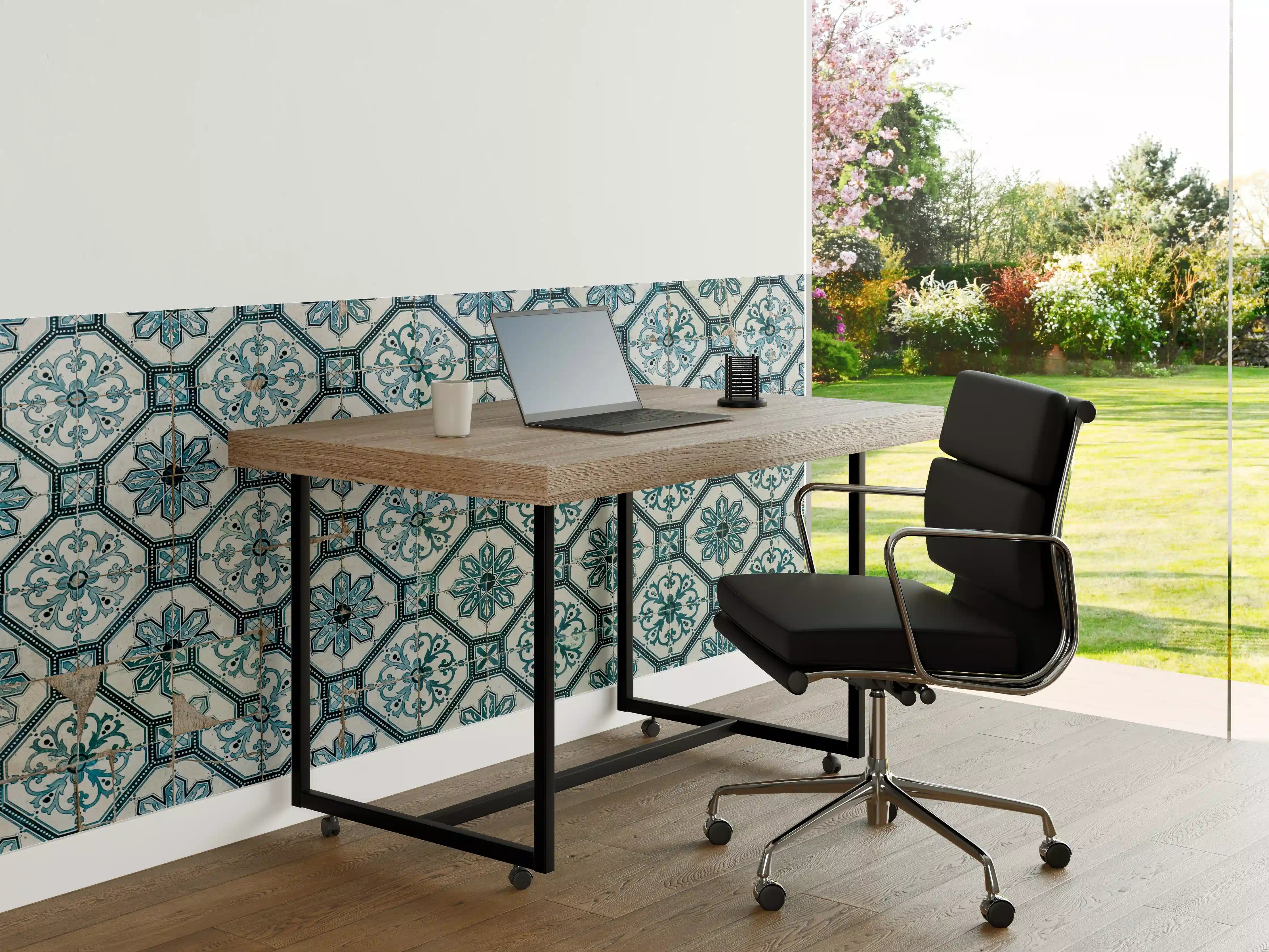 Büro Wandgestaltung - Künstlerische Fliesen mit blauen Mustern