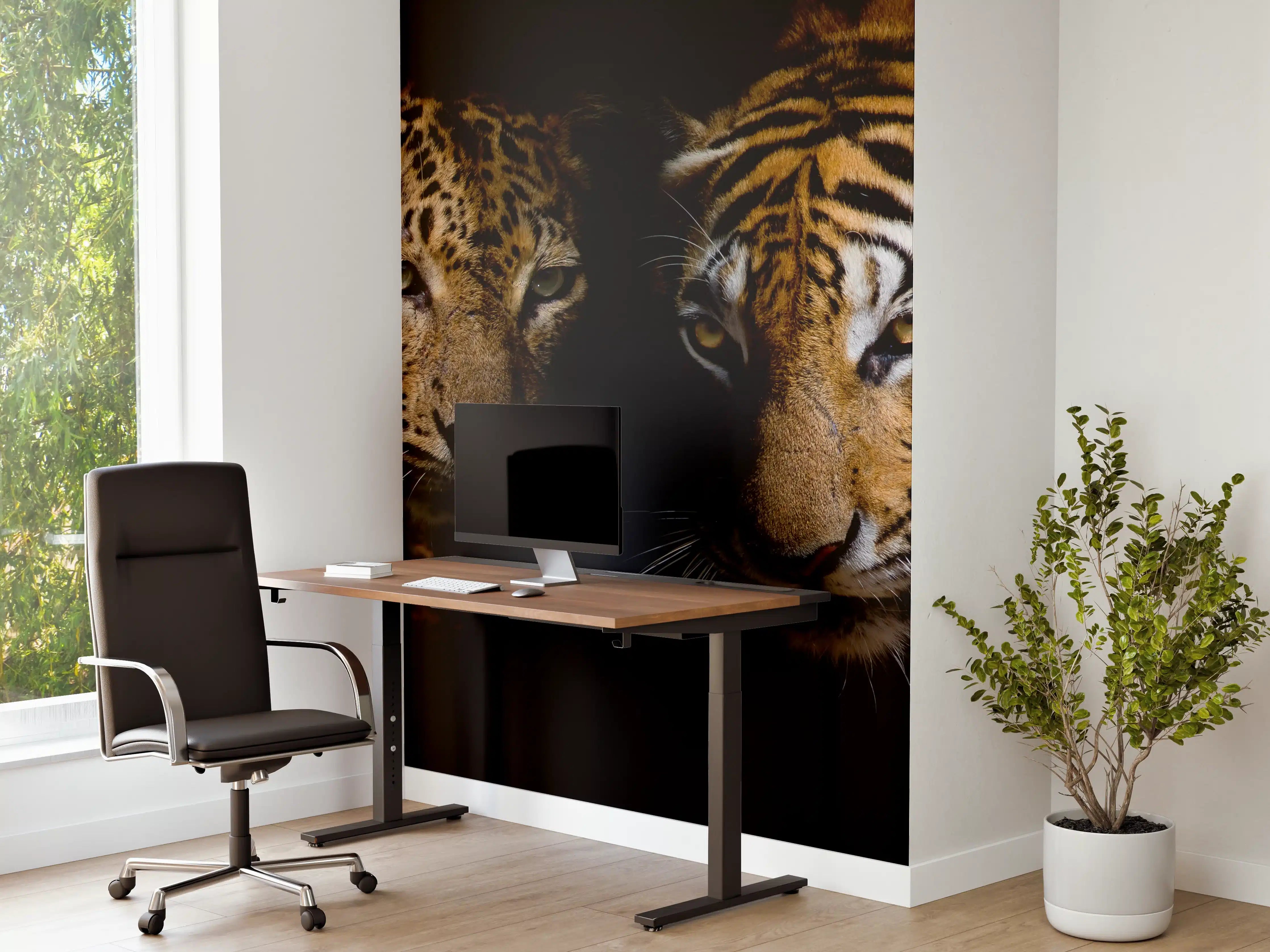 Büro Wandgestaltung - Leopard und Tiger isoliert auf schwarzen Hintergrund