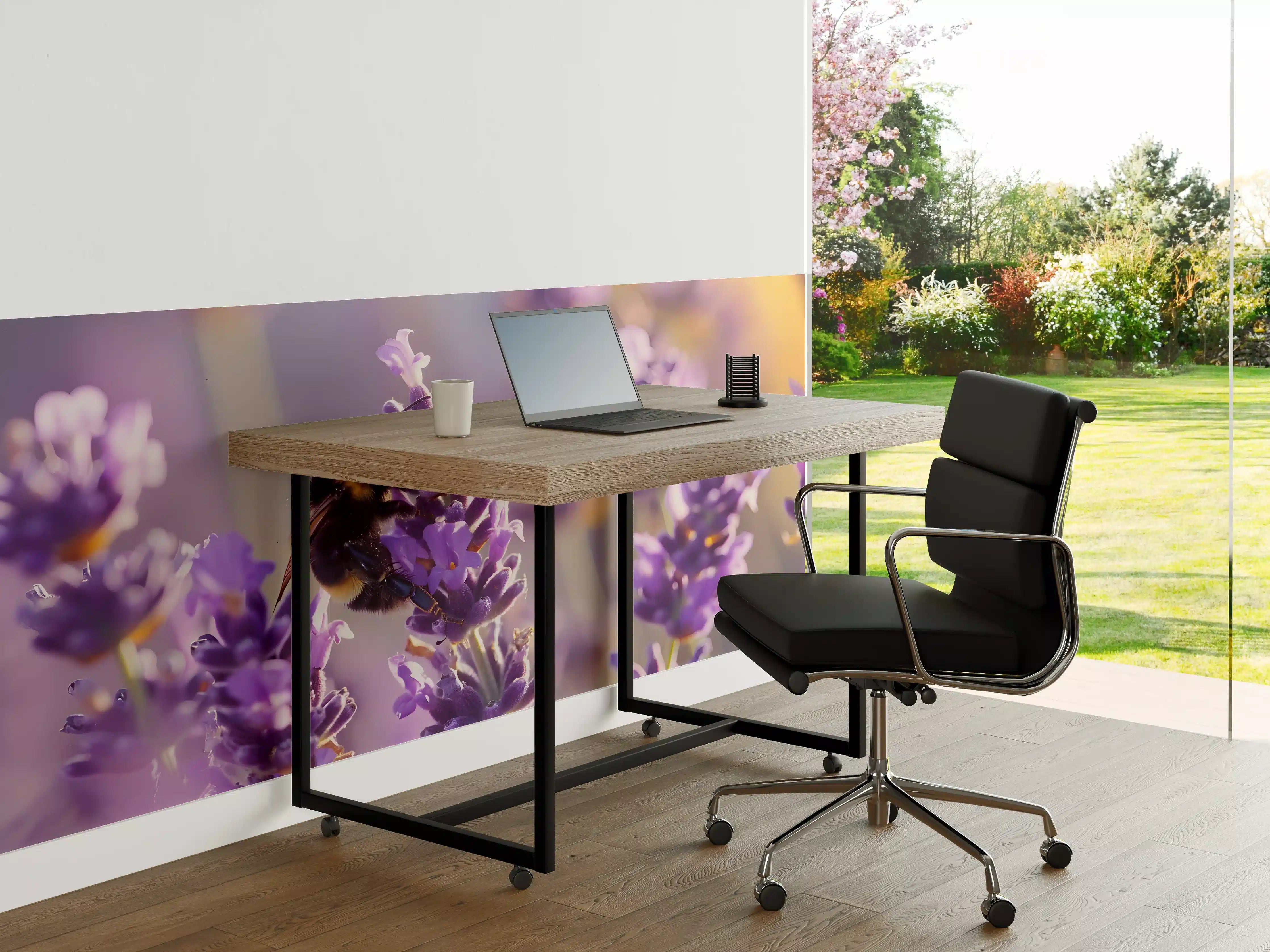 Büro Wandgestaltung - Lila Lavendel mit Hummel