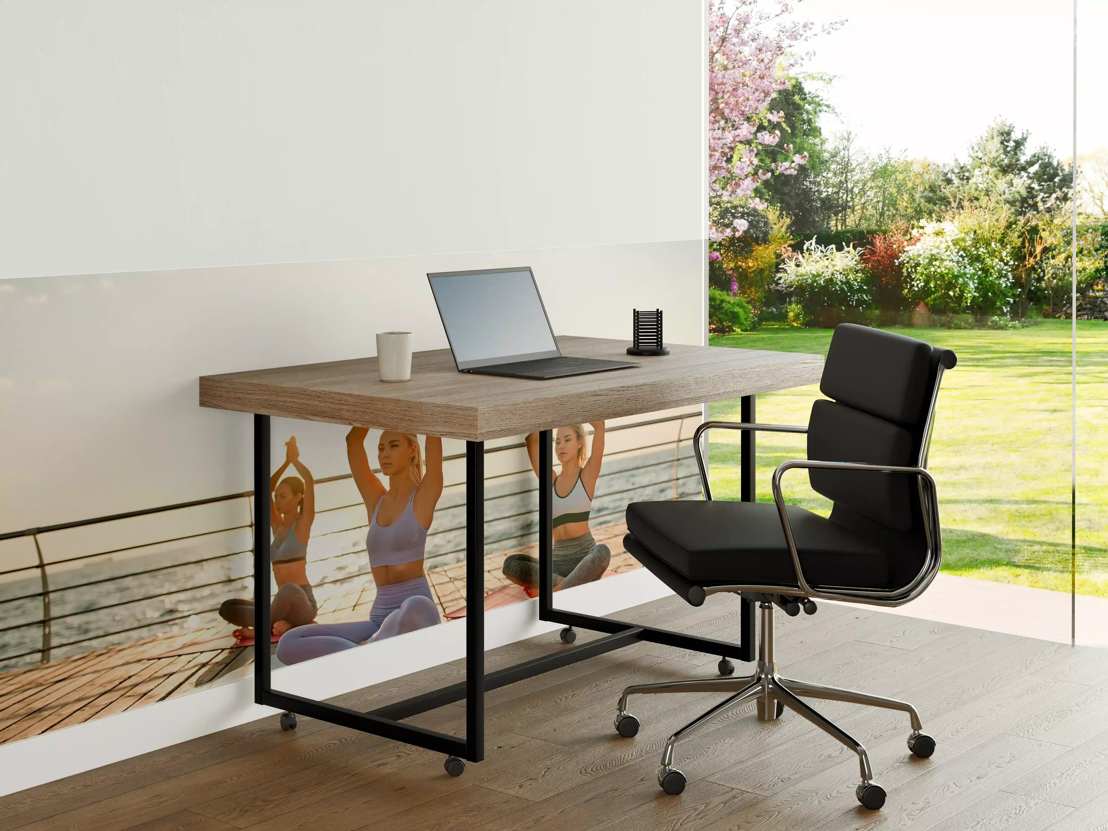 Büro Wandgestaltung - Mädchen beim Yoga am Morgen