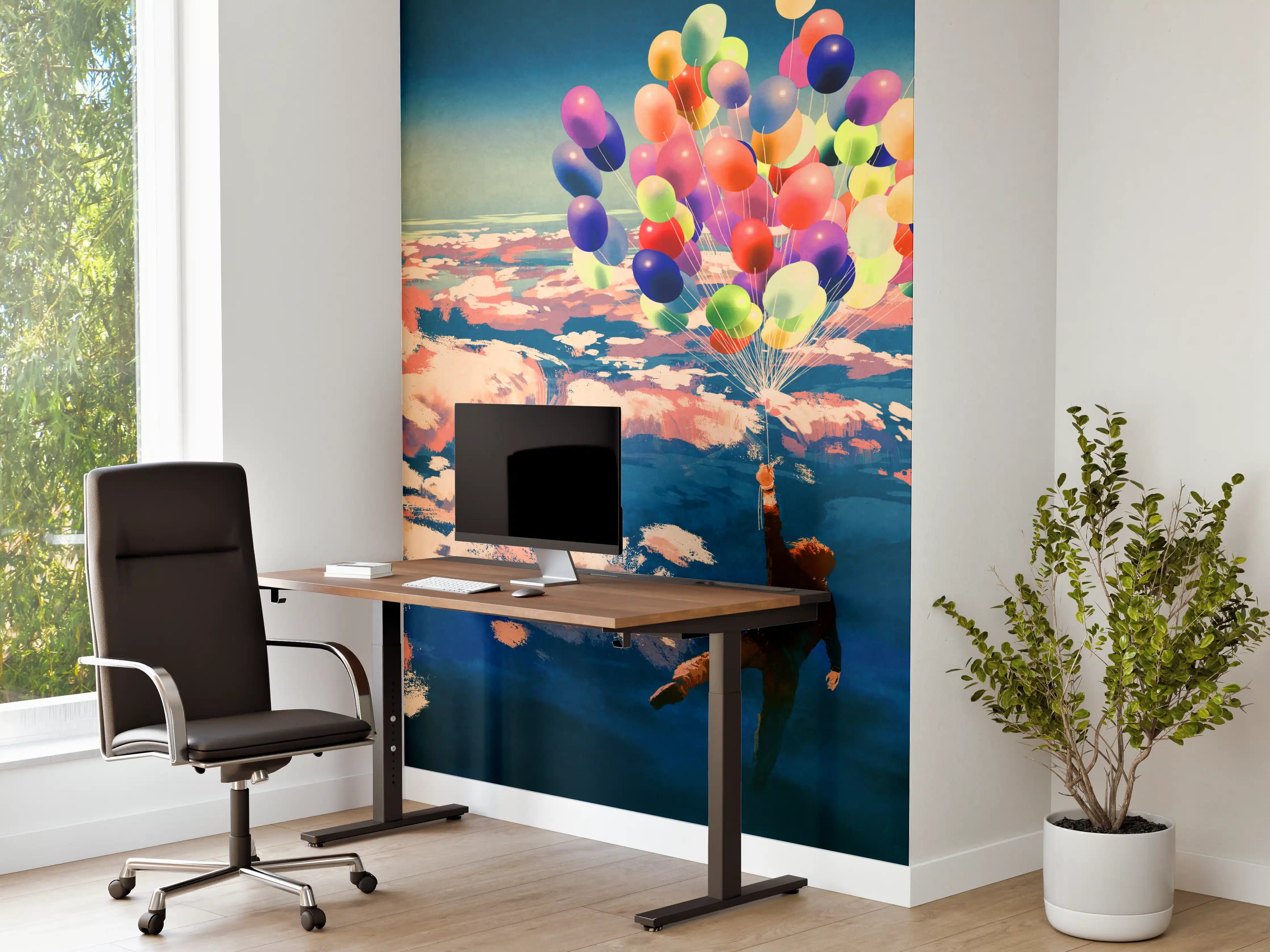 Büro Wandgestaltung - Mann fliegt mit bunten Luftballons über Wolken