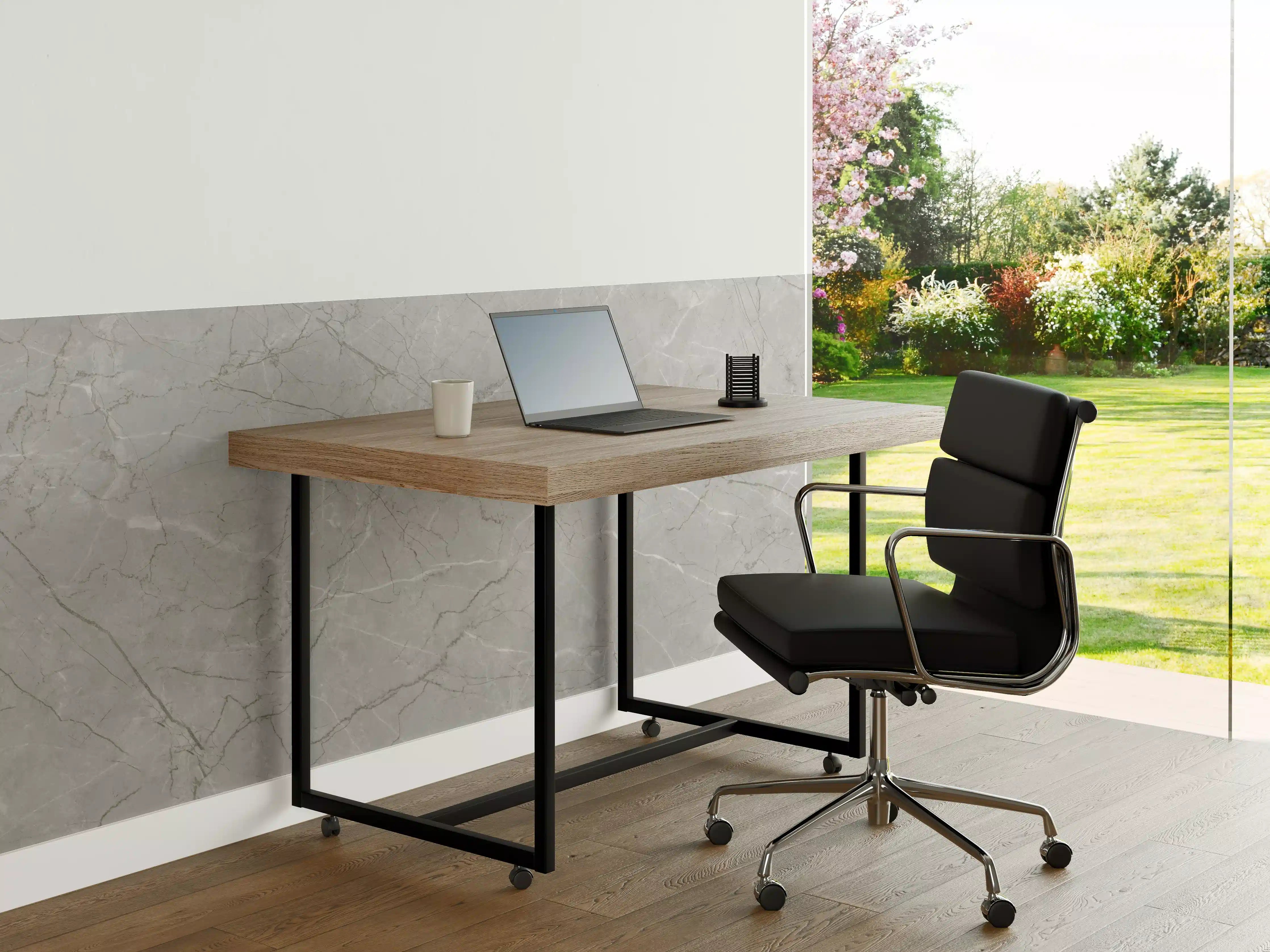 Büro Wandgestaltung - Minimalistische Marmorfläche in Weiß und Grau