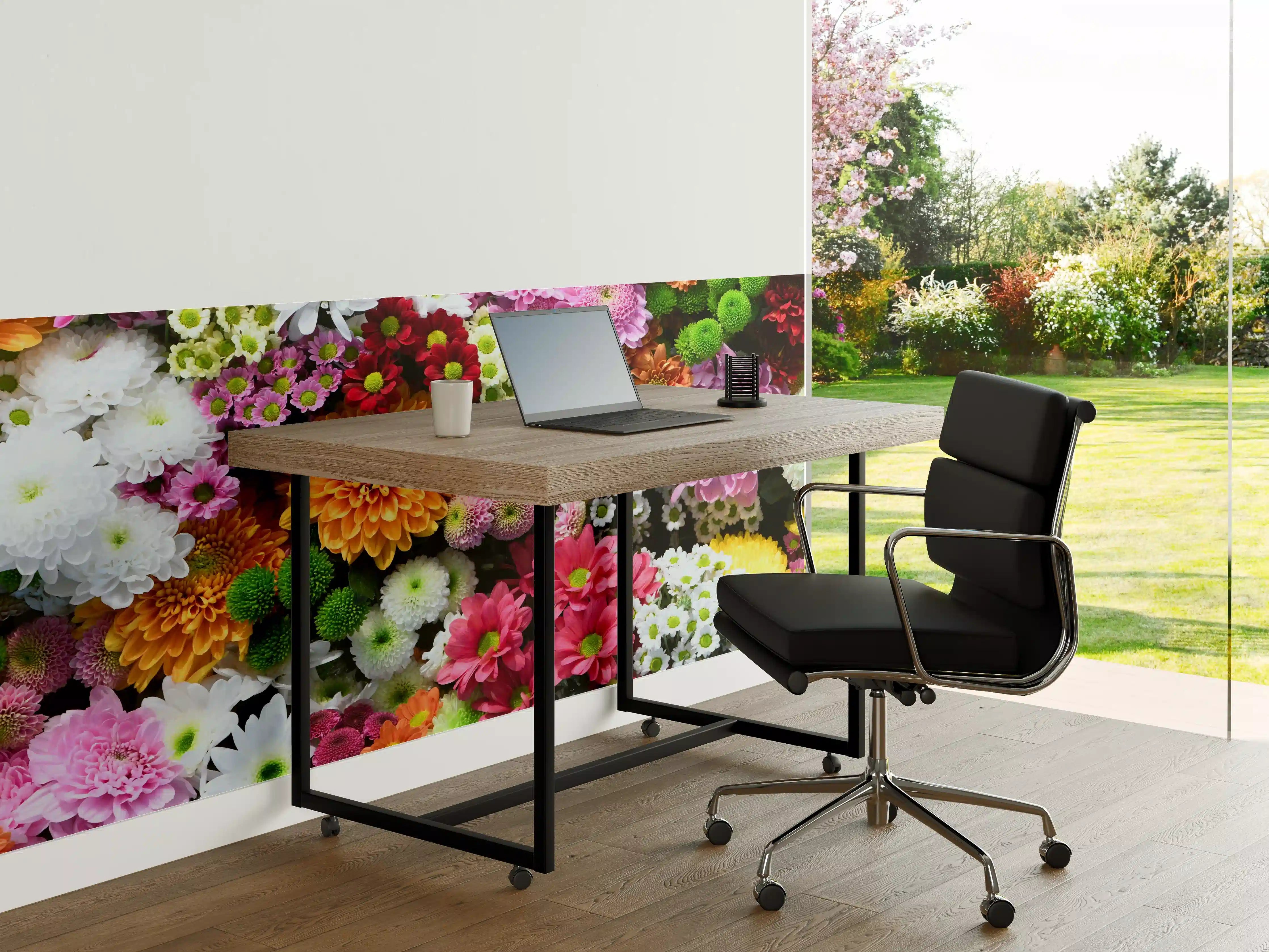Büro Wandgestaltung - Mix aus bunten Frühlingsblumen