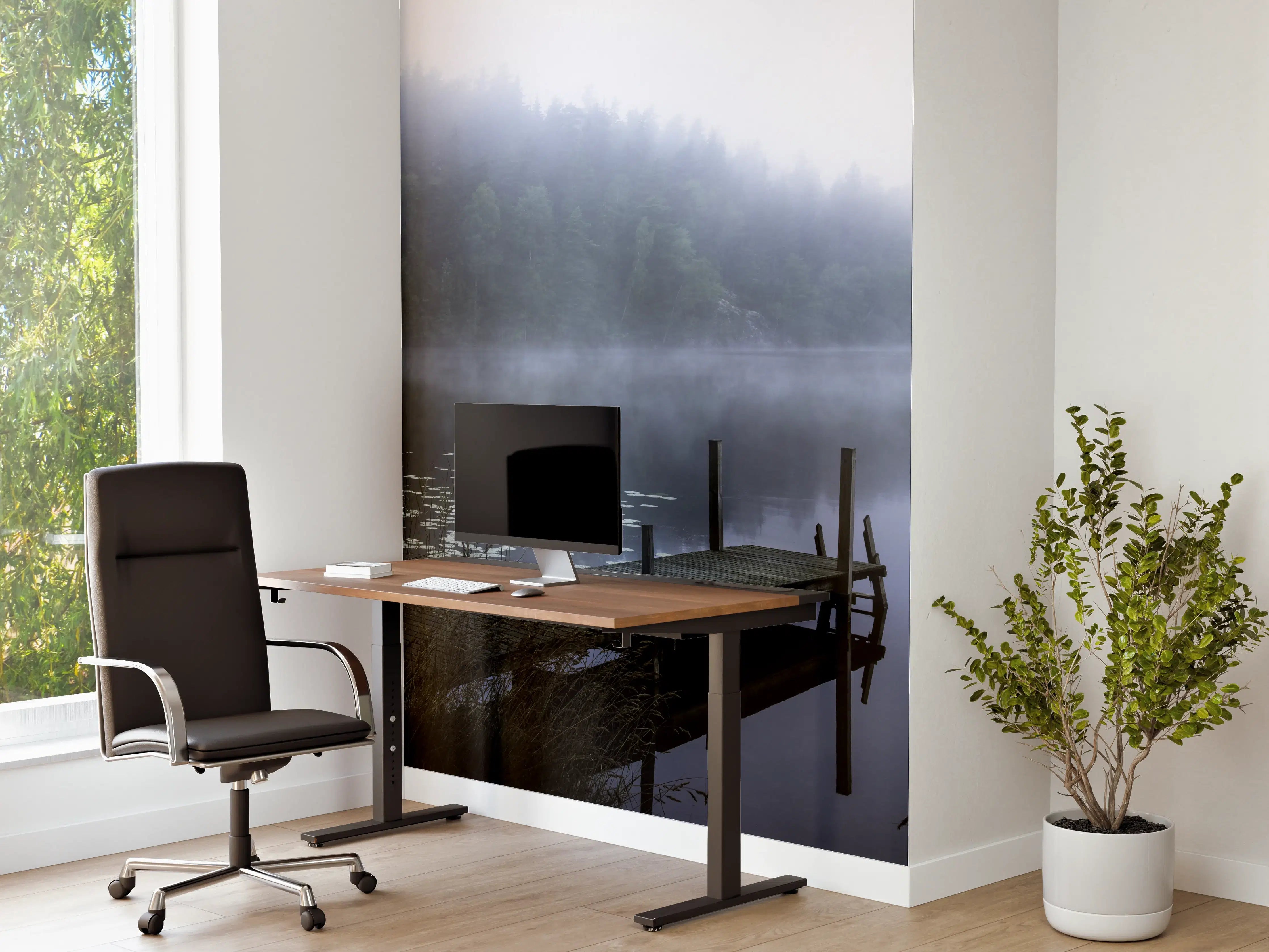Büro Wandgestaltung - Mystischer See mit Holzsteg im Nebel