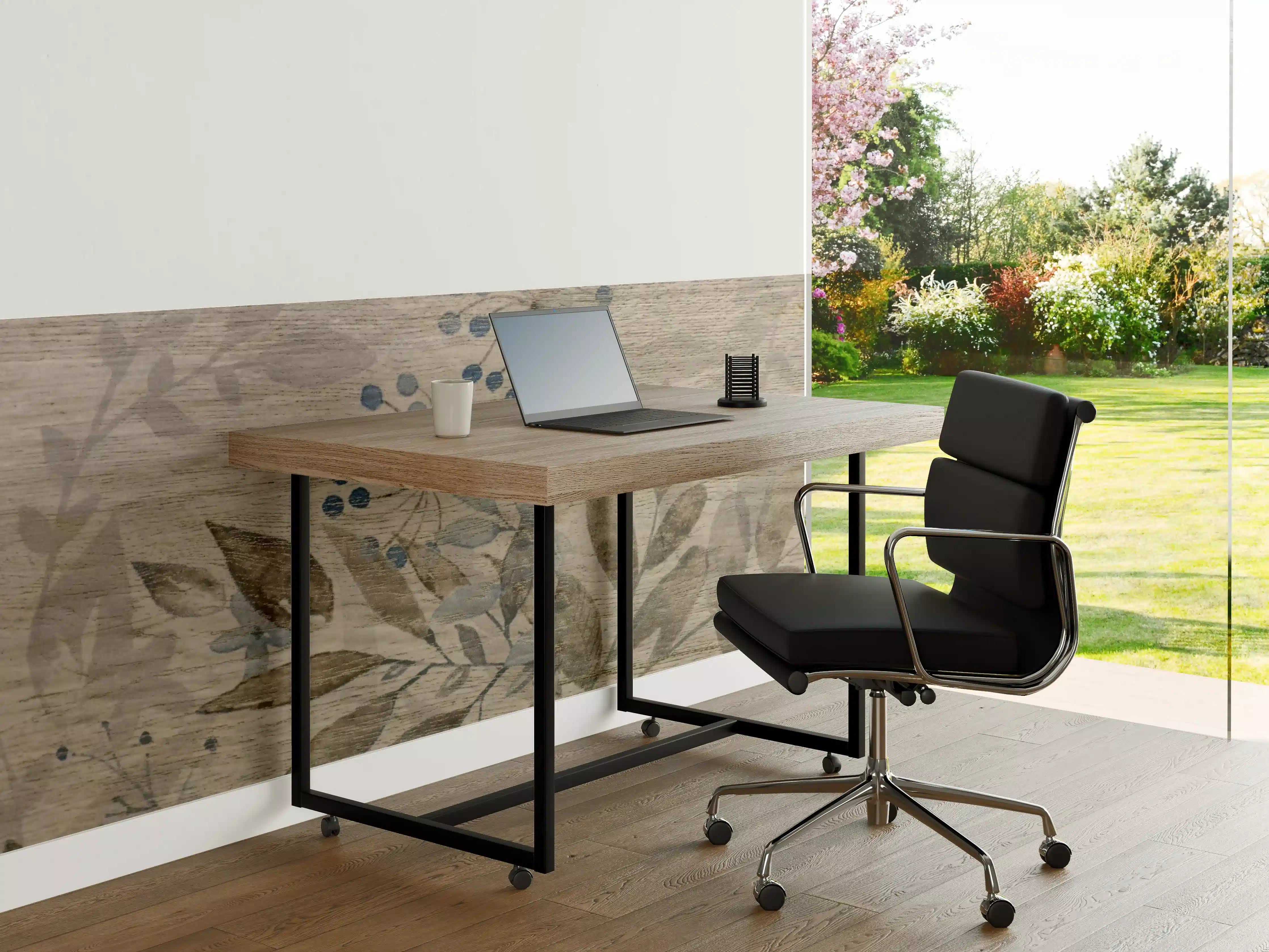 Büro Wandgestaltung - Natürliche Holzoptik mit floralem Muster