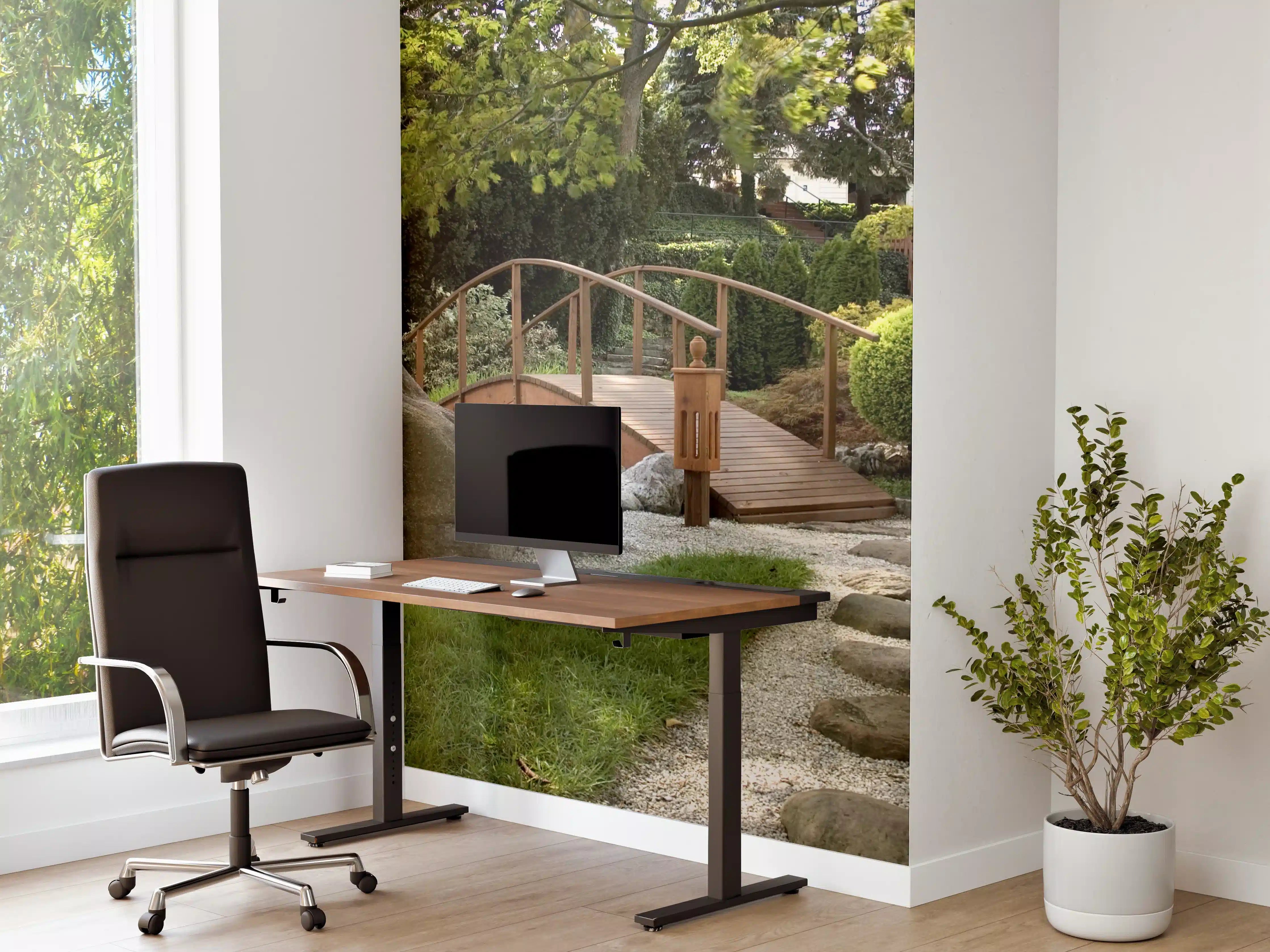 Büro Wandgestaltung - Naturgarten mit Steinweg und Brücke