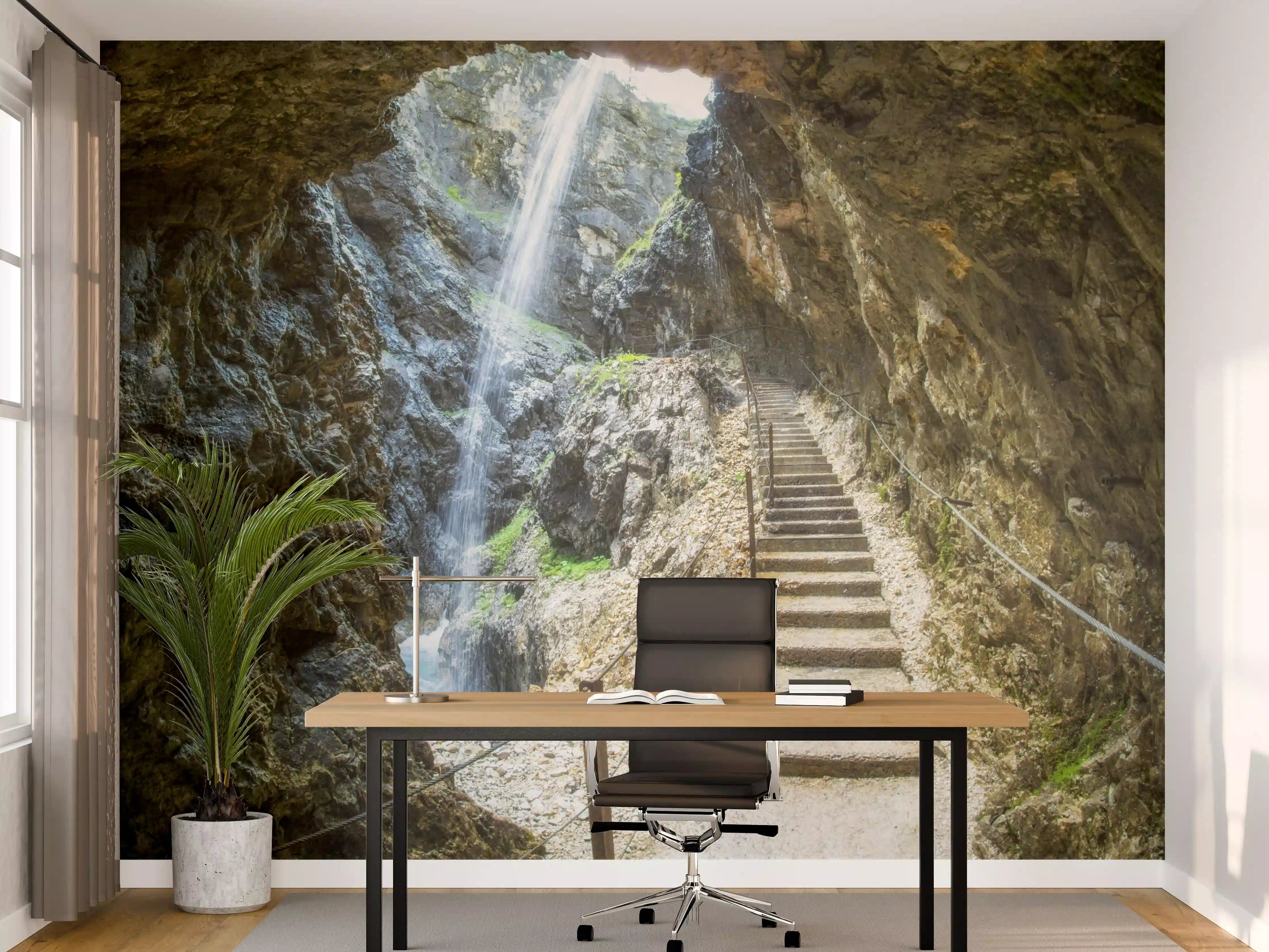 Büro Wandgestaltung - Naturwanderung durch Höhle mit Wasserfall