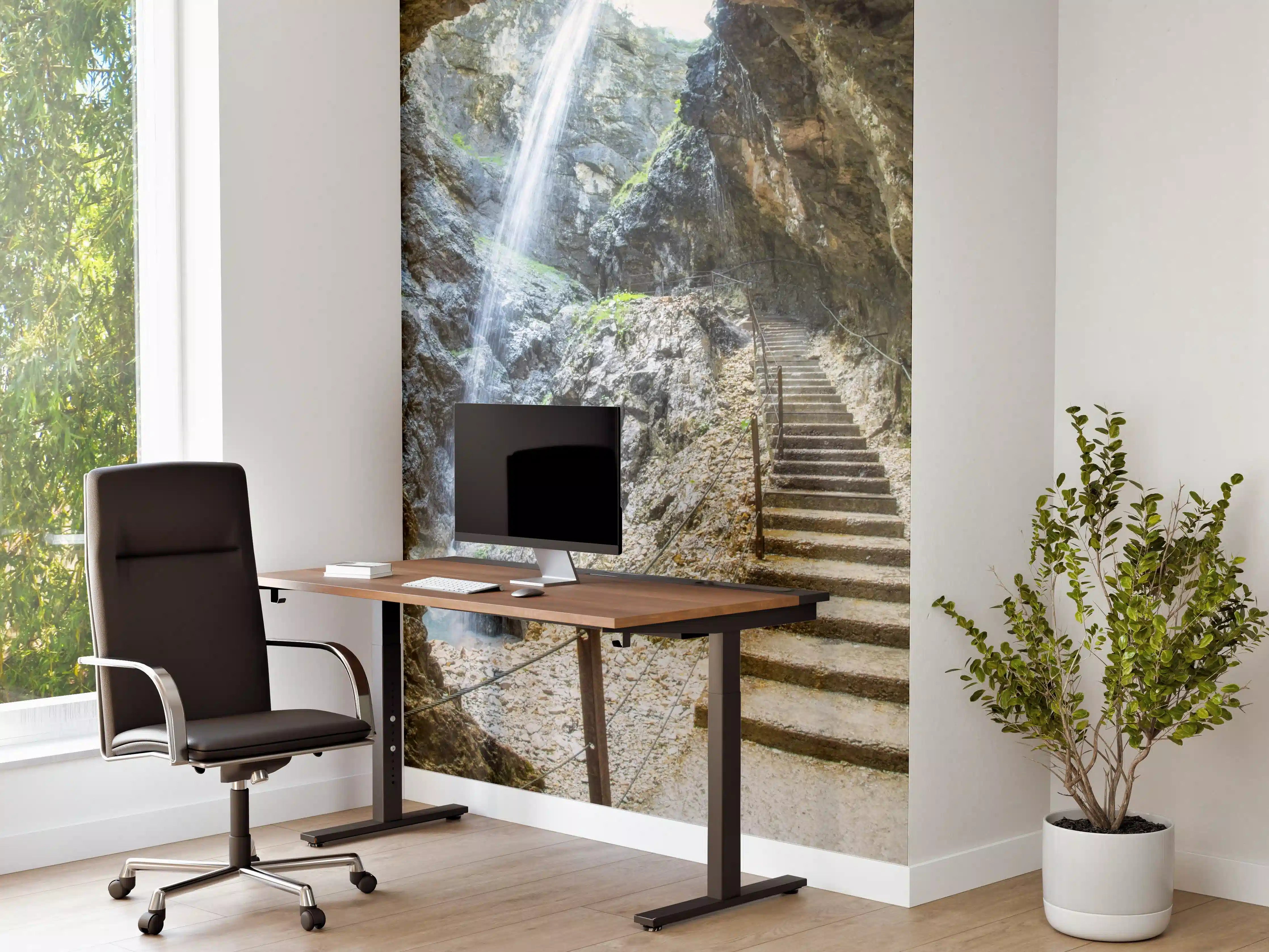 Büro Wandgestaltung - Naturwanderung durch Höhle mit Wasserfall