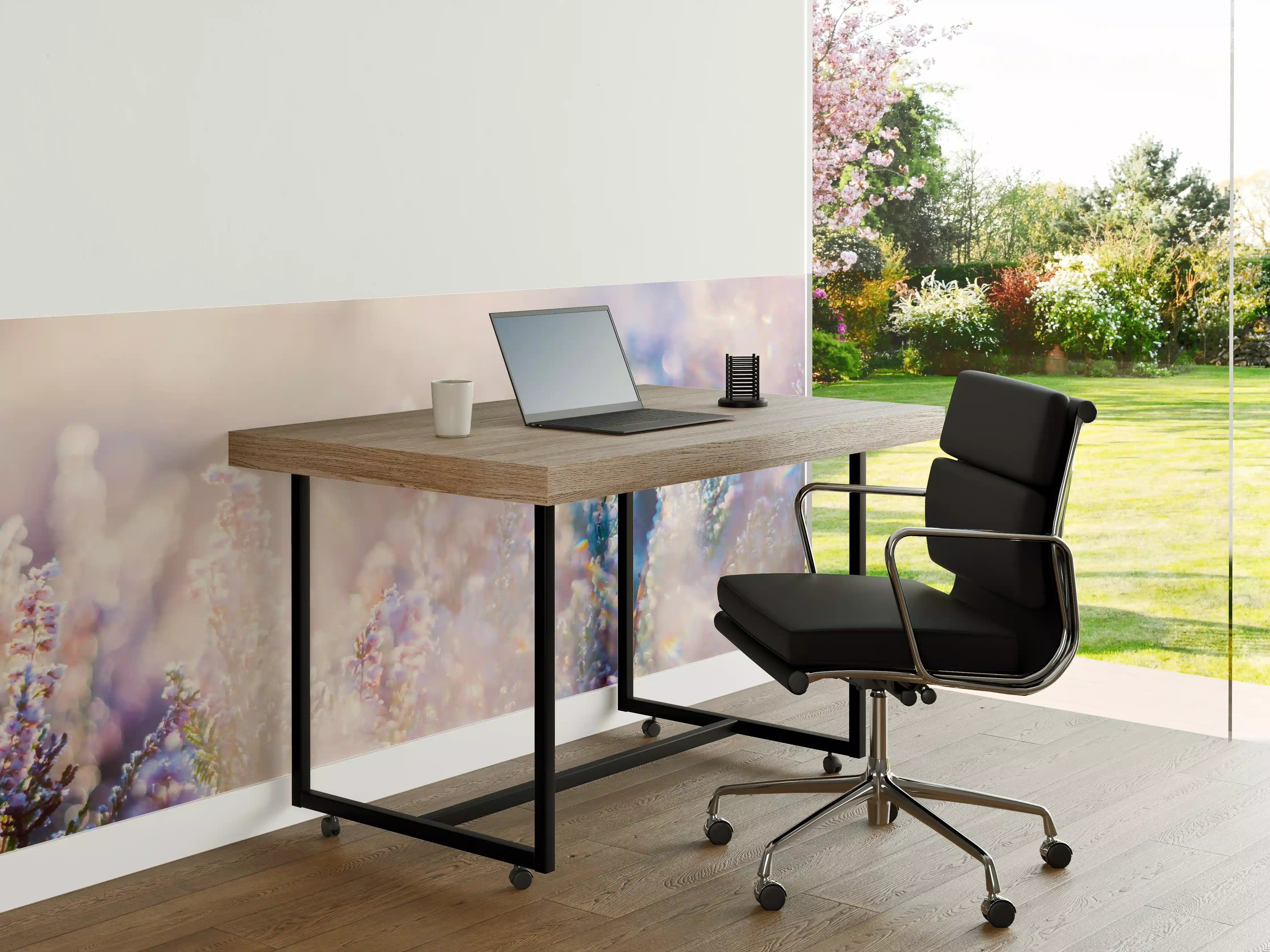 Büro Wandgestaltung - Pastellfarbene Blumenwiese im Sonnenlicht