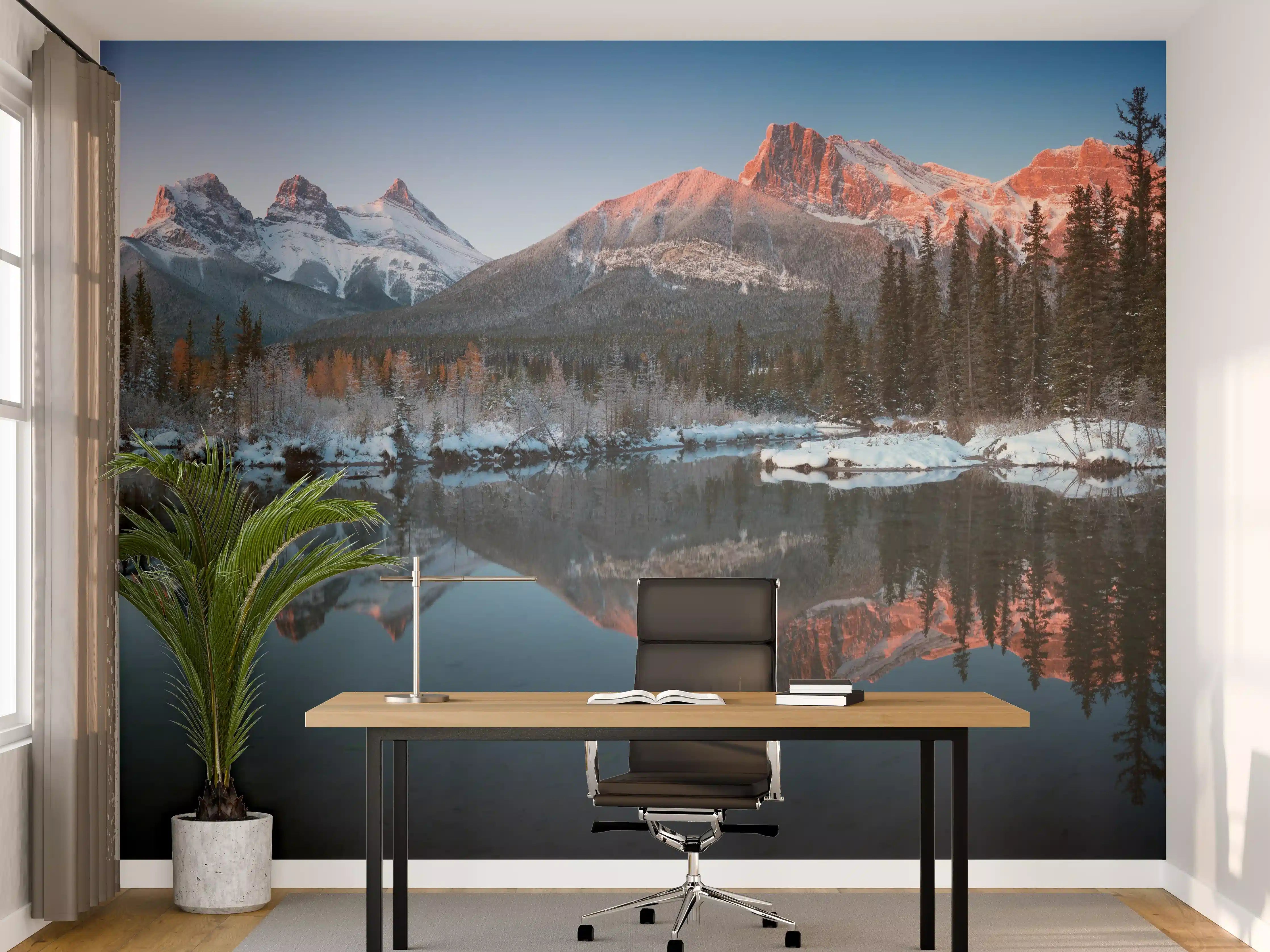 Büro Wandgestaltung - Perfektes Spiegelbild der Drei-Schwestern-Gipfel