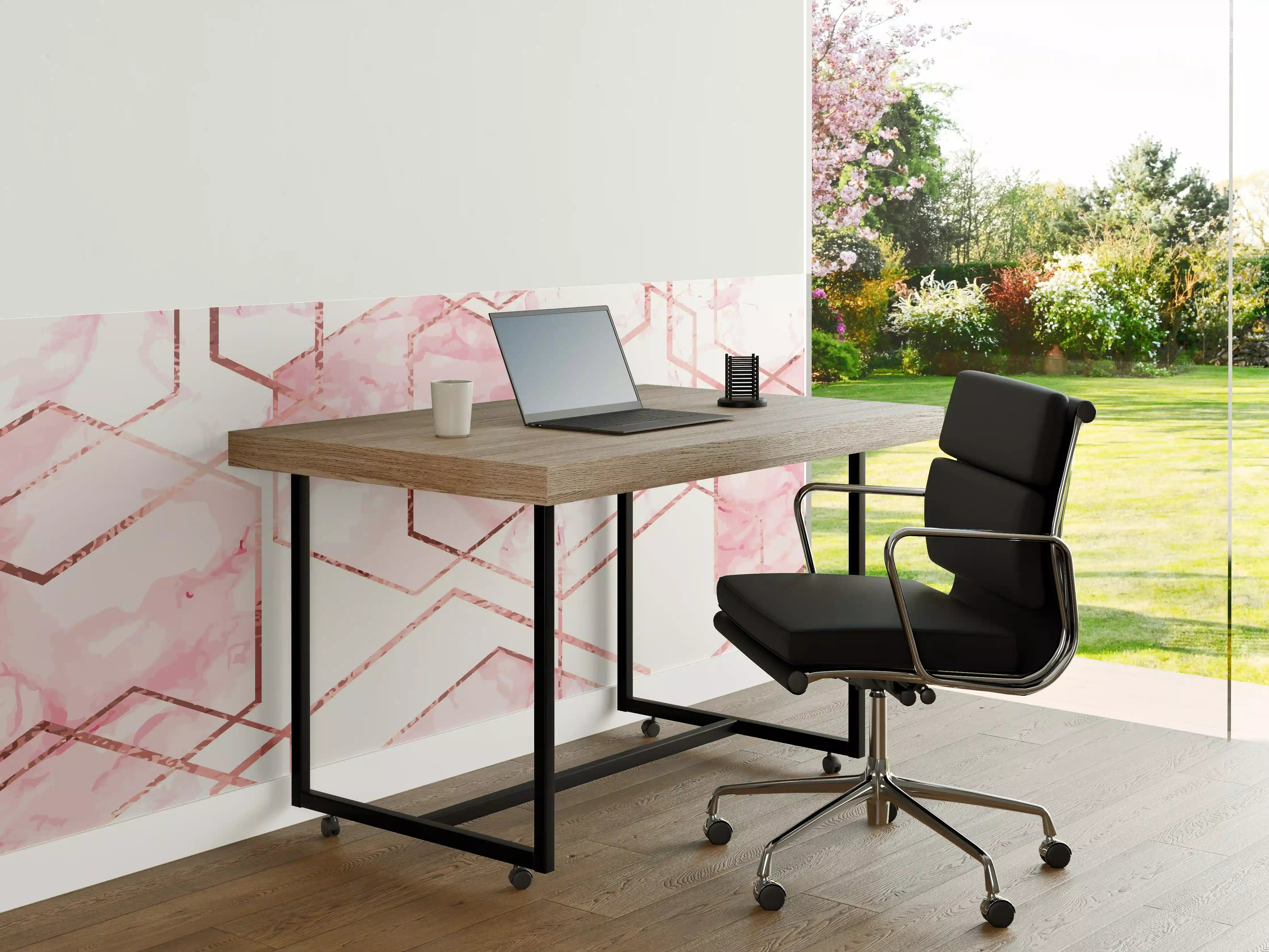 Büro Wandgestaltung - Rosa Marmor mit Goldakzenten