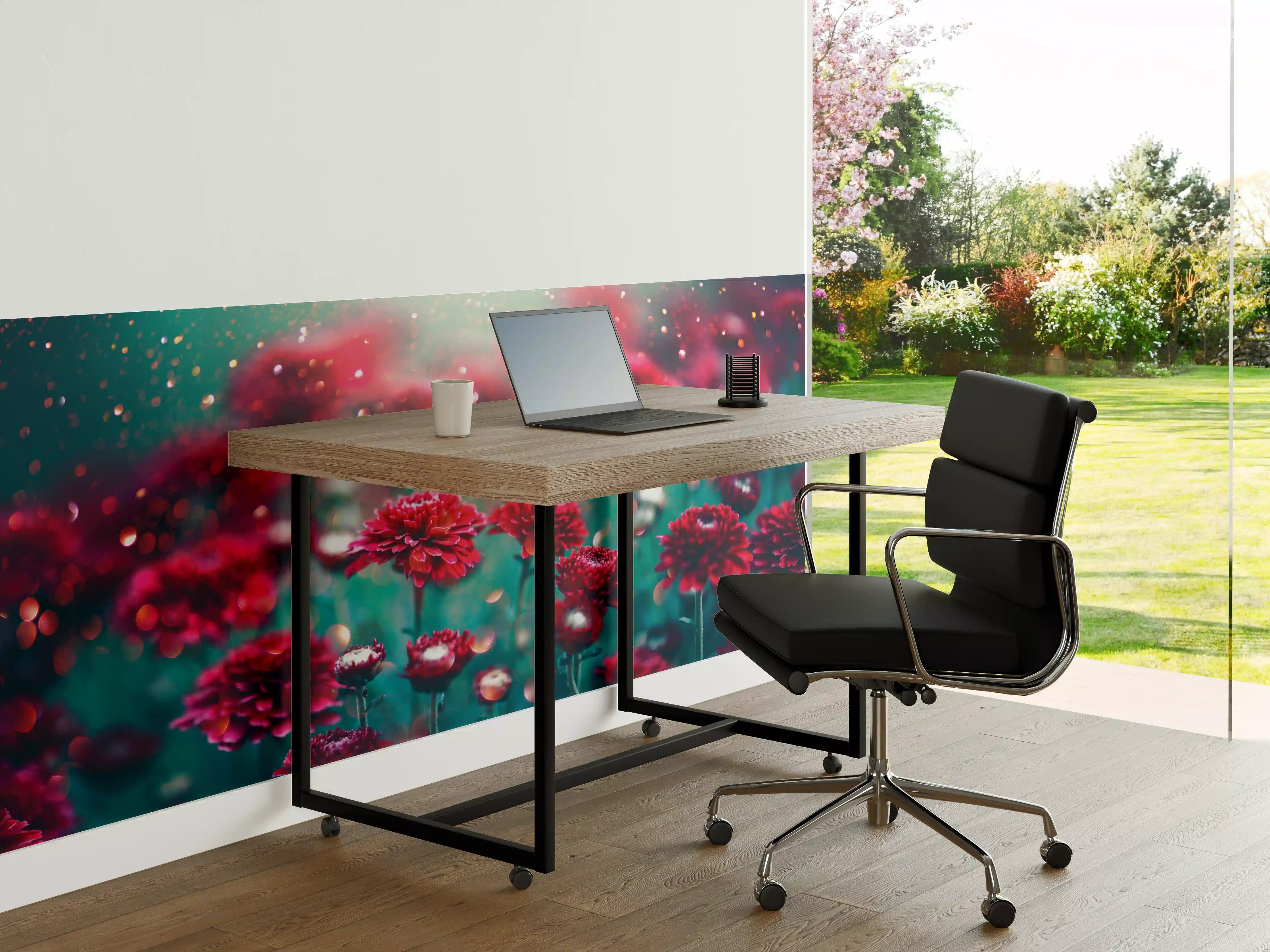 Büro Wandgestaltung - Rote Blumen funkeln im Garten