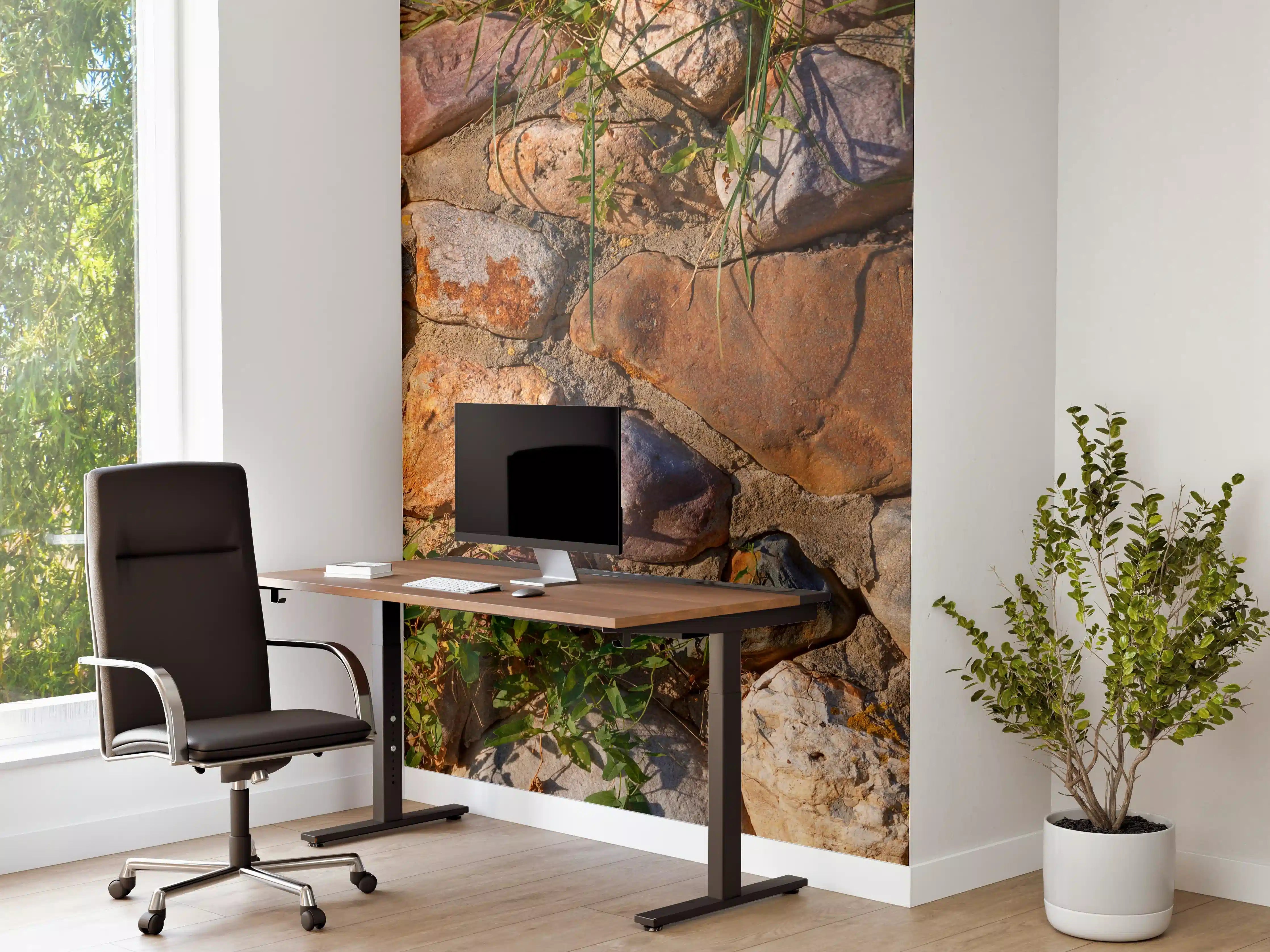Büro Wandgestaltung - Rustikale Steinmauer mit bunten Natursteinen
