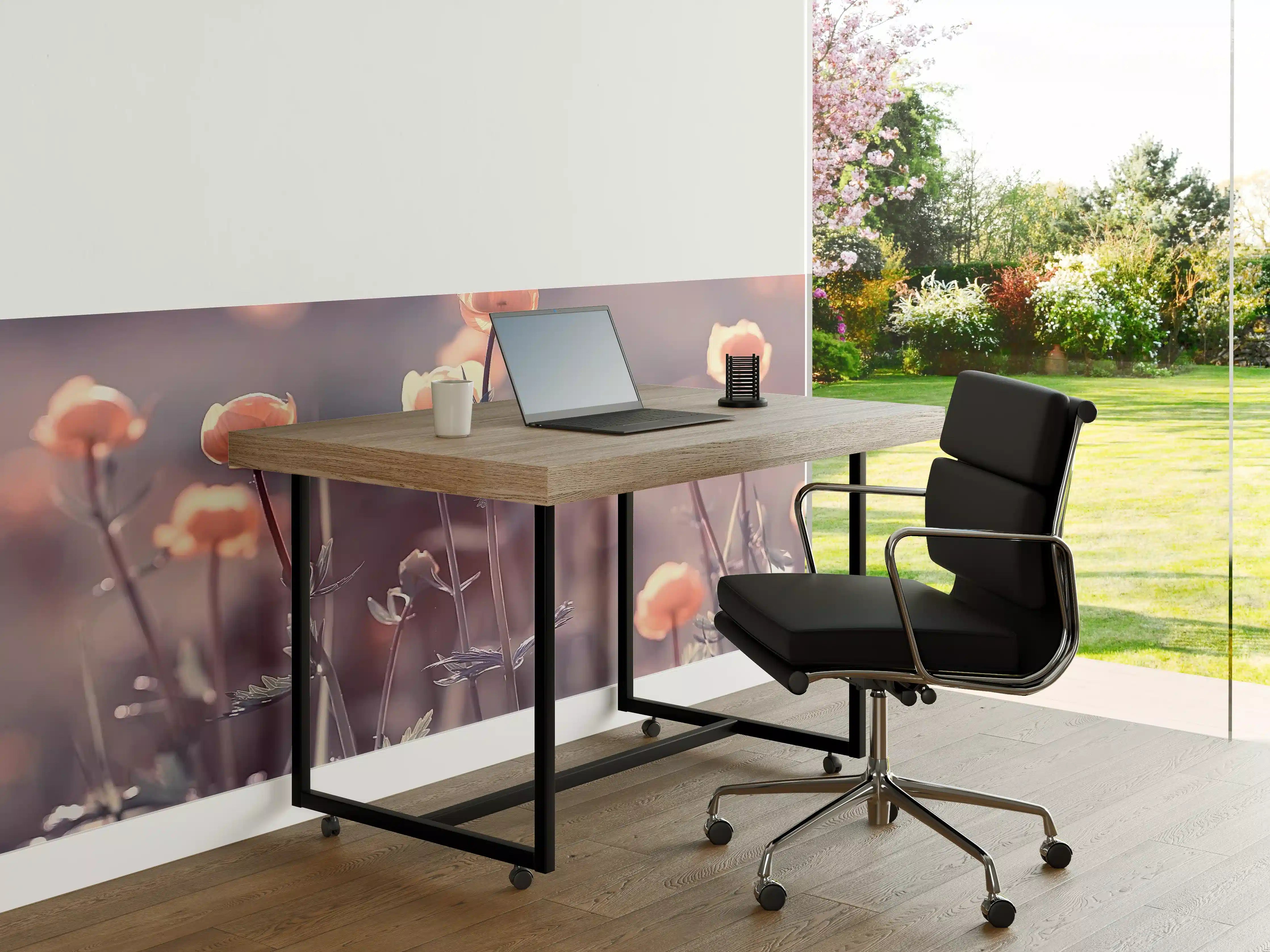Büro Wandgestaltung - Sanfte Peachfarbene Blumen in Blumenwiese
