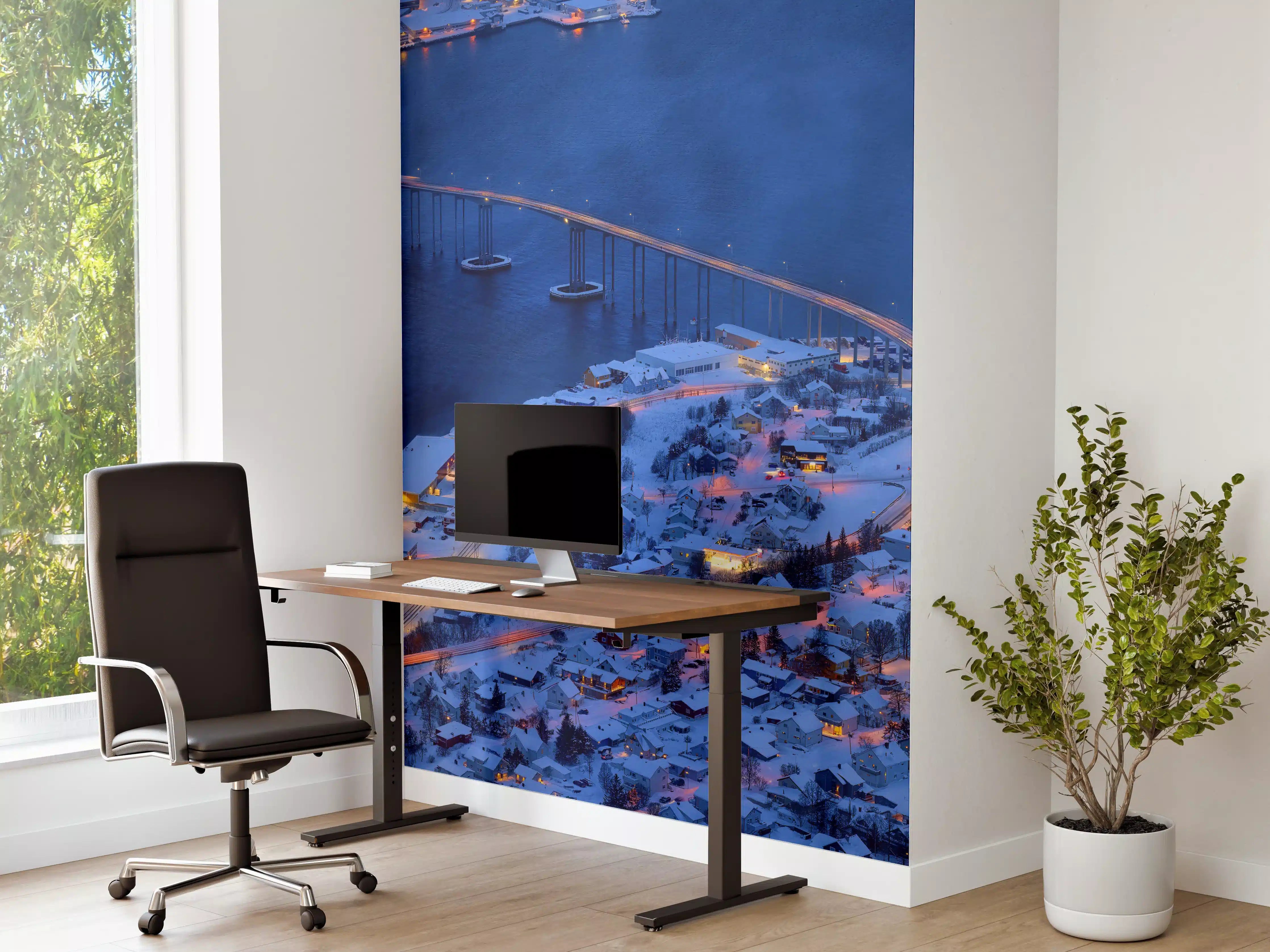 Büro Wandgestaltung - Schneebedehnte Stadt bei Nacht mit Brücke und Wasser
