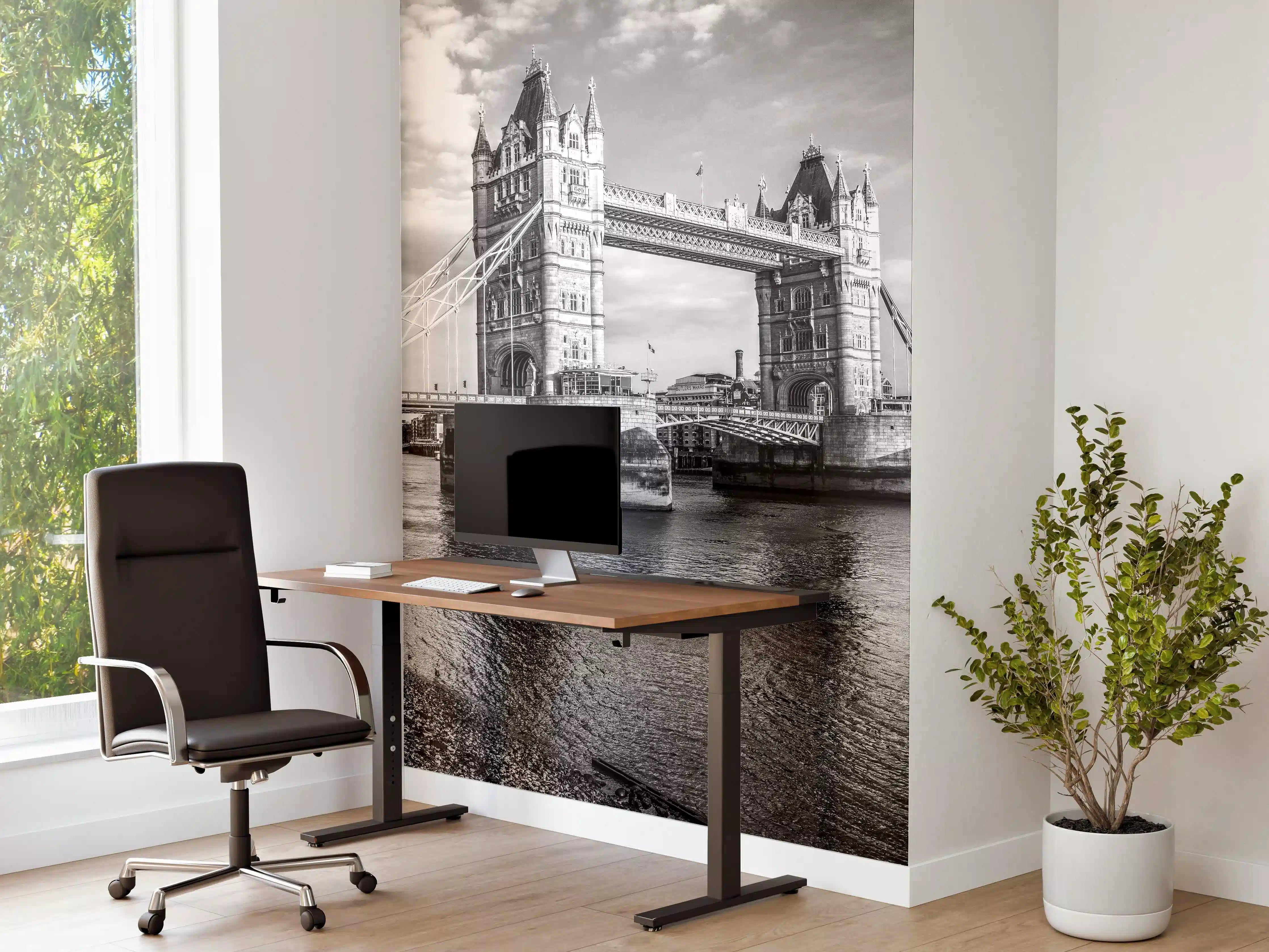 Büro Wandgestaltung - Schwarz-Weiß-Blick auf Tower Bridge