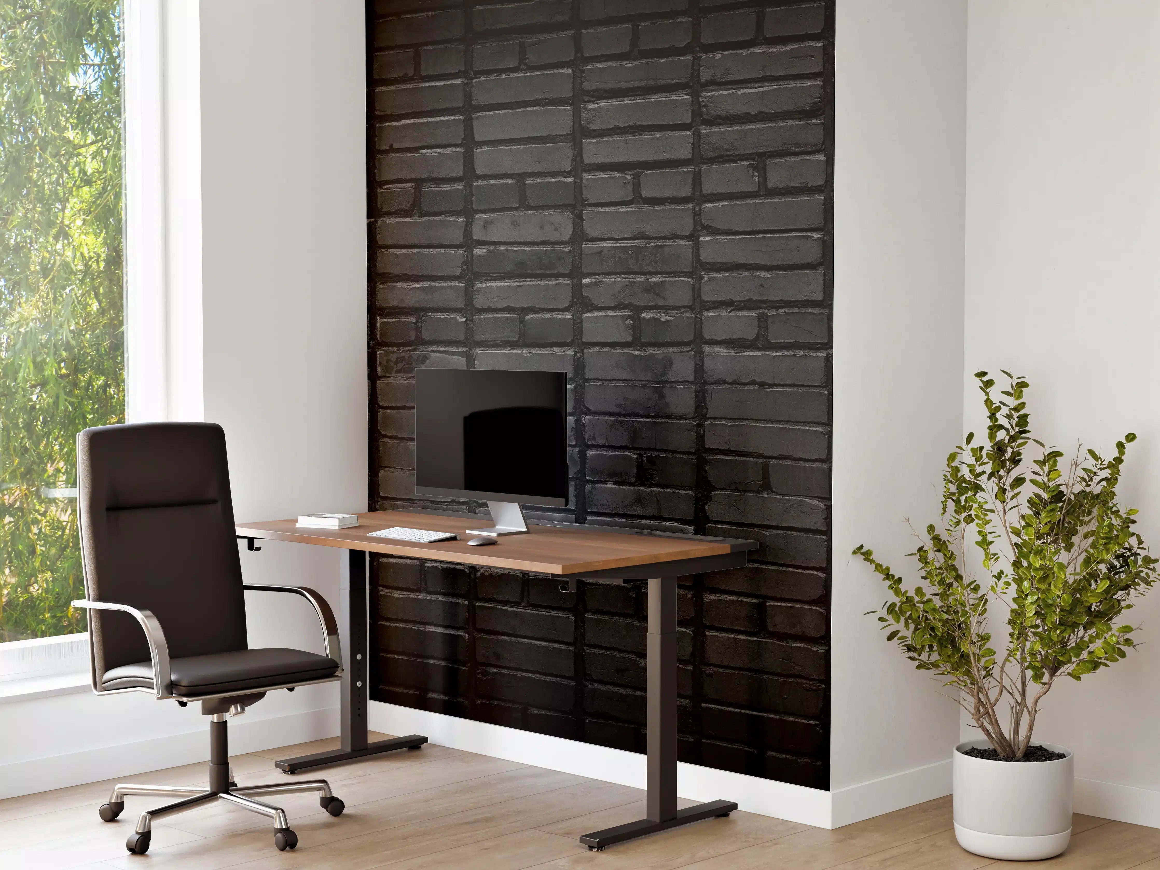 Büro Wandgestaltung - Schwarze Backsteinwand mit mattem Finish