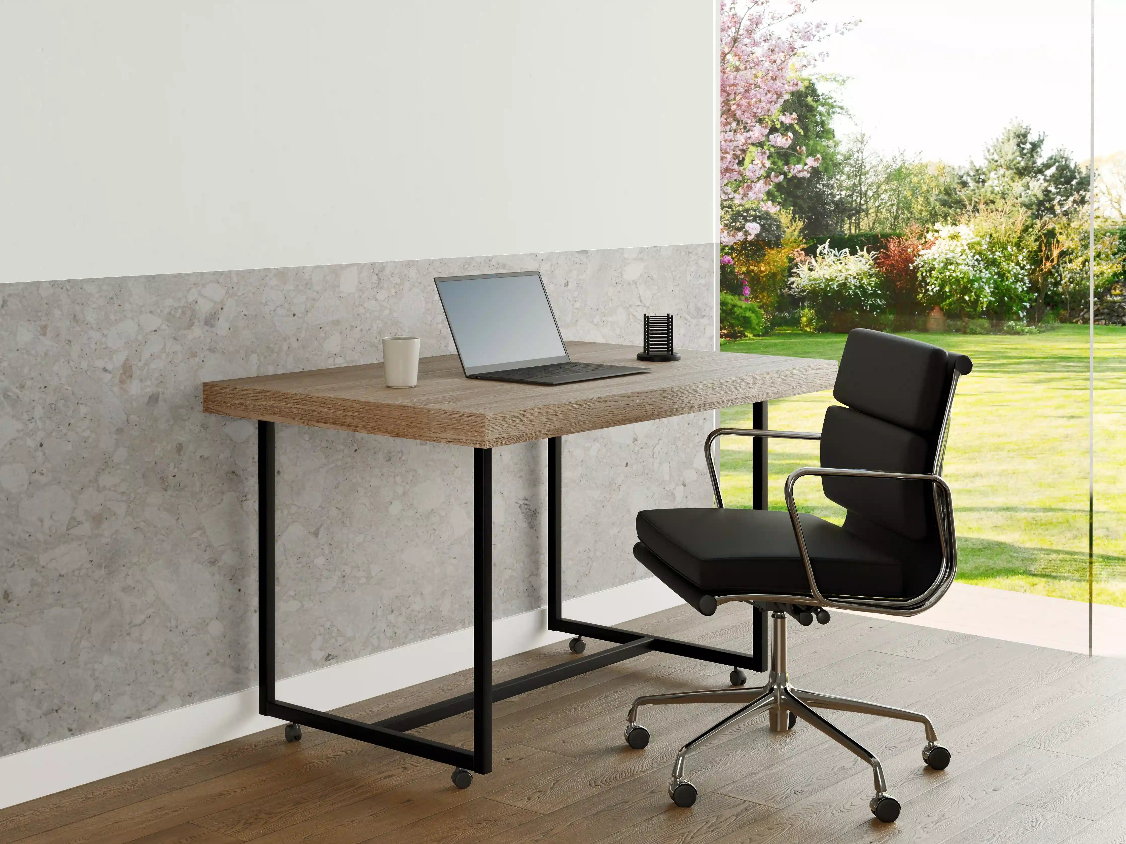 Büro Wandgestaltung - Silbergraue Betonfläche