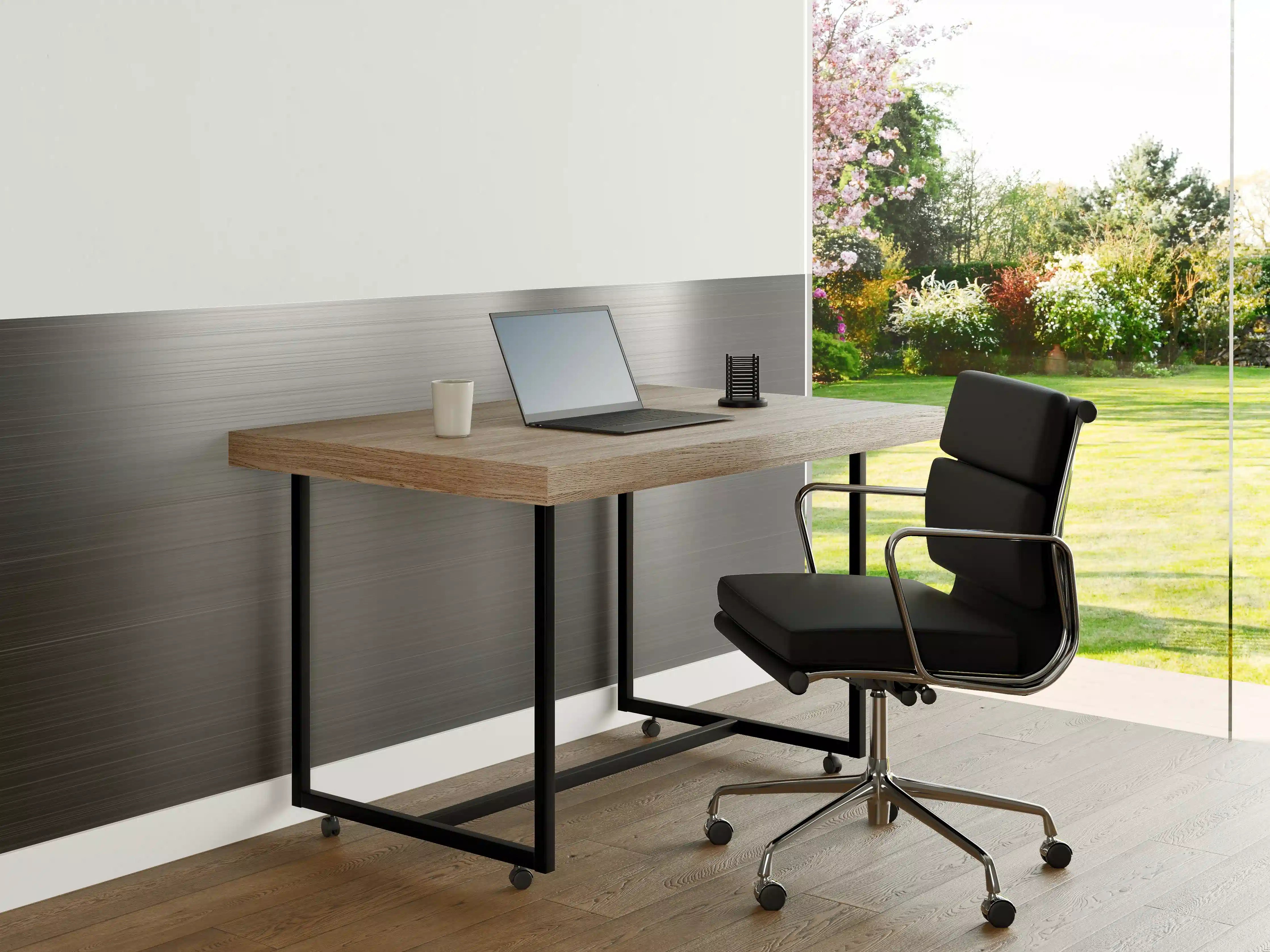 Büro Wandgestaltung - Silbrige Metall-Textur mit reflektierenden Effekten
