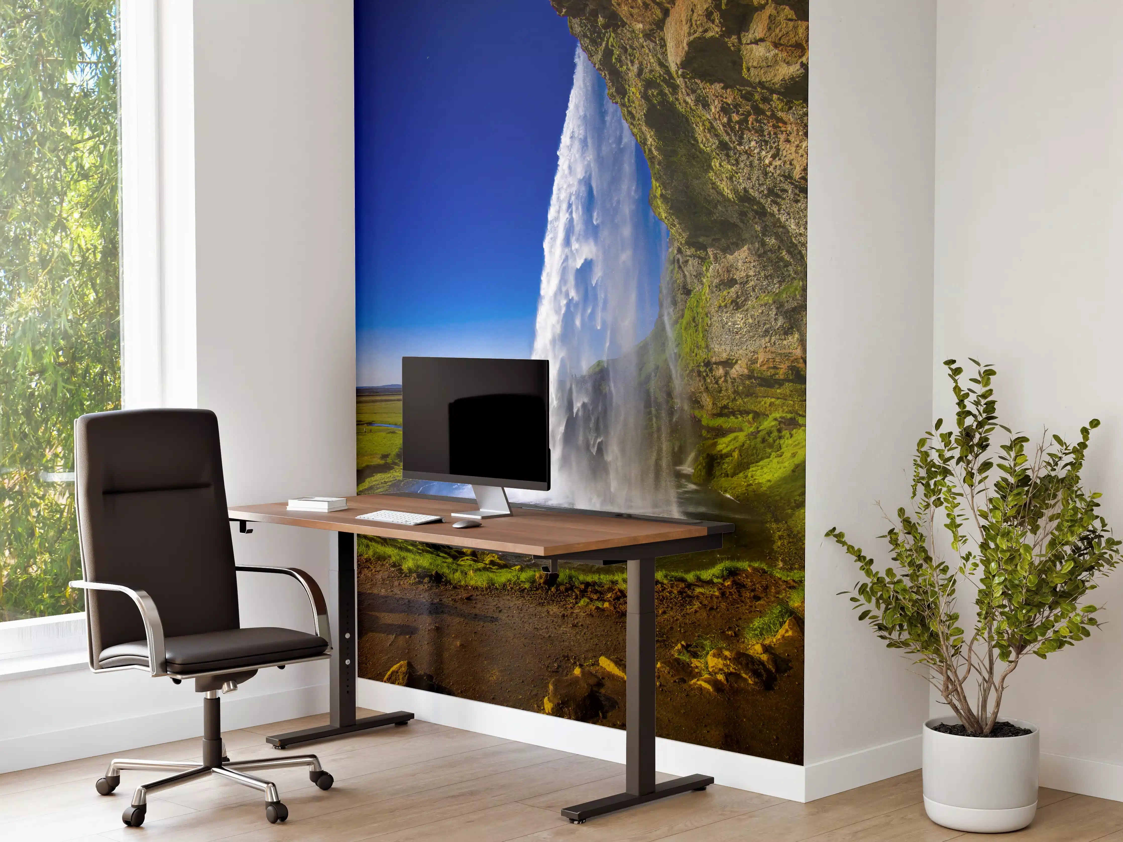 Büro Wandgestaltung - Silbriger Wasserfall im grünen Tal