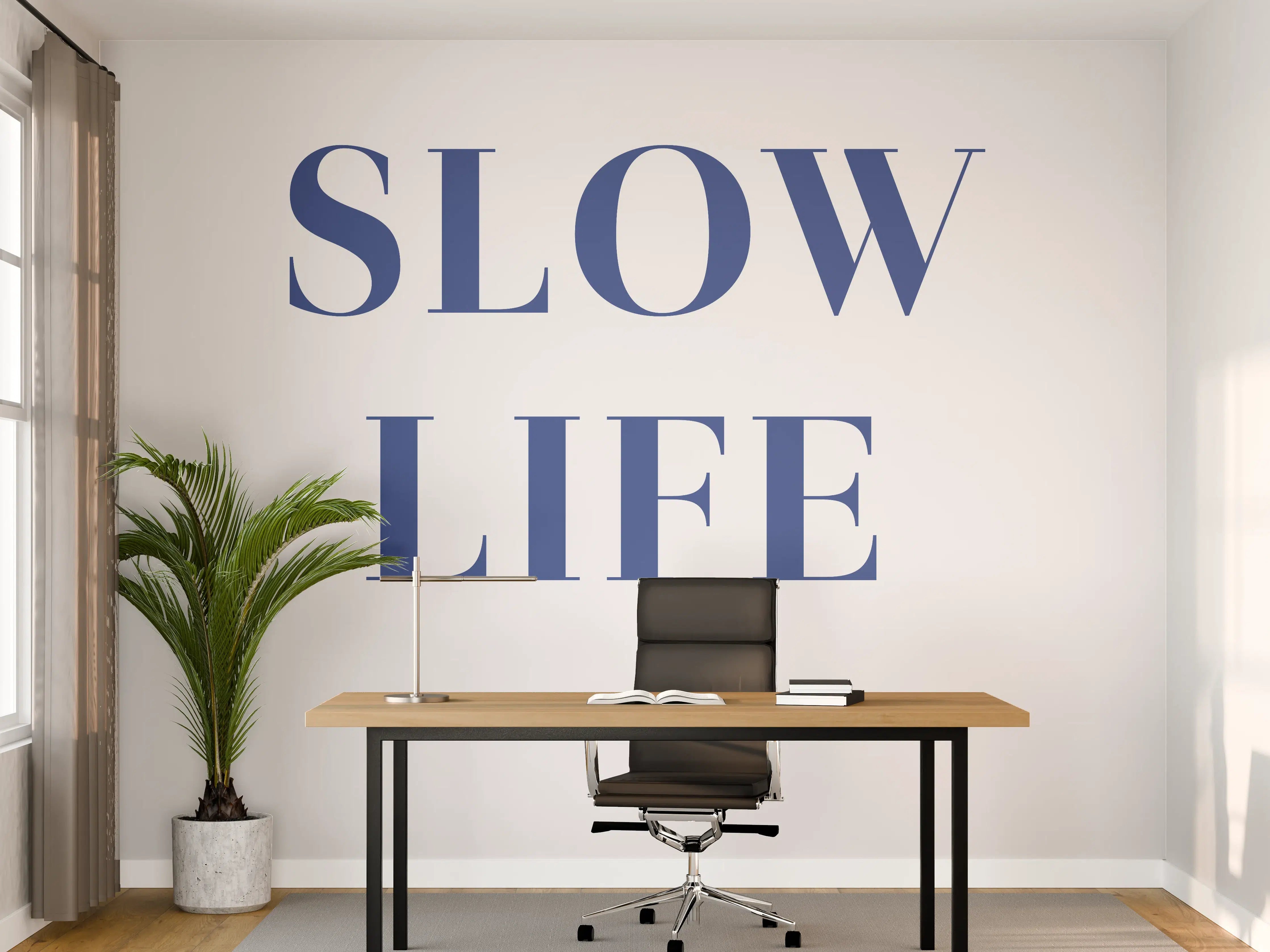 Büro Wandgestaltung - Slow Life Text in Blau auf Weiß
