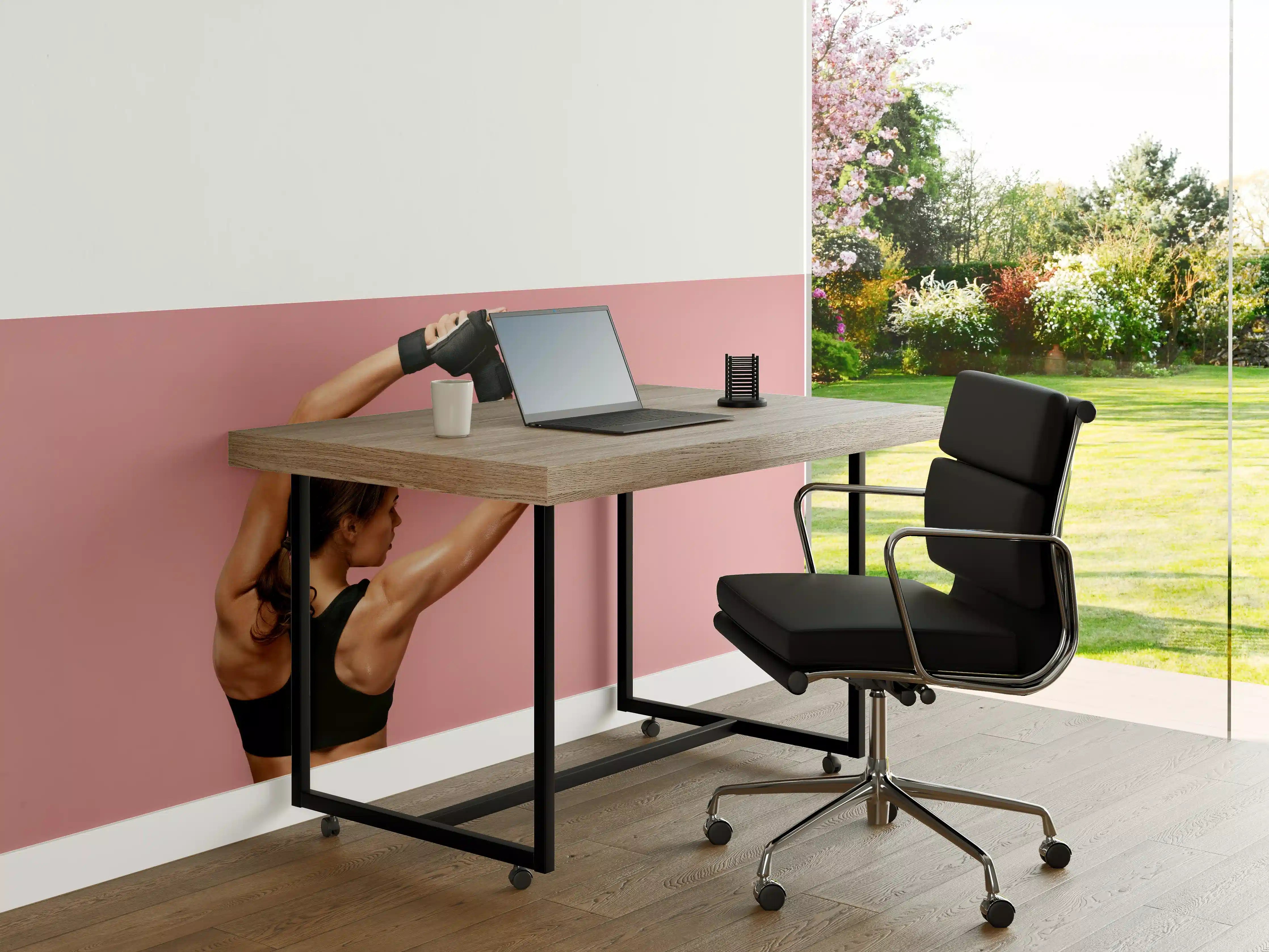 Büro Wandgestaltung - Sportliche Frau beim Aufwärmen