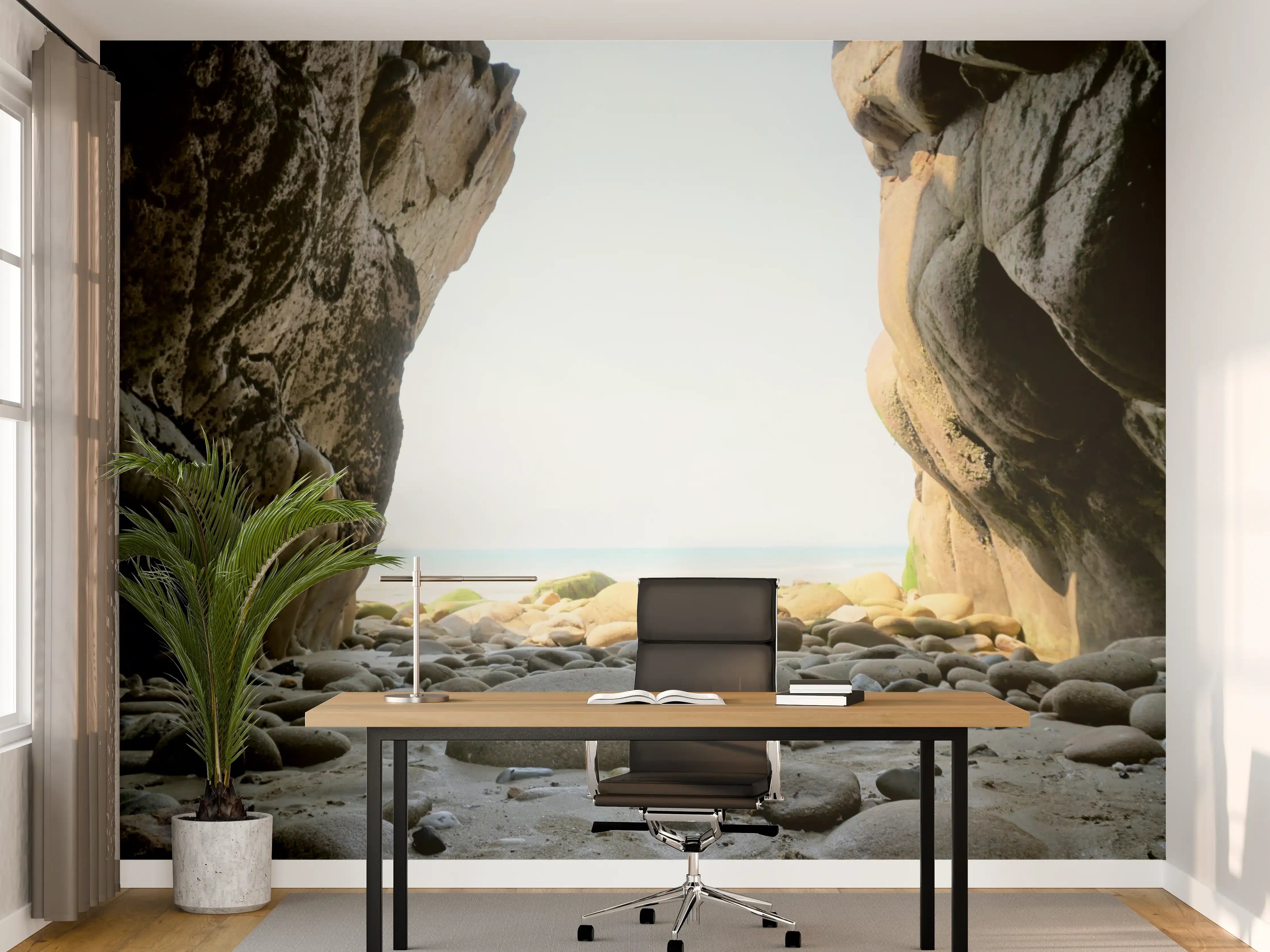 Büro Wandgestaltung - Steinstrand zwischen Felsen an Küste