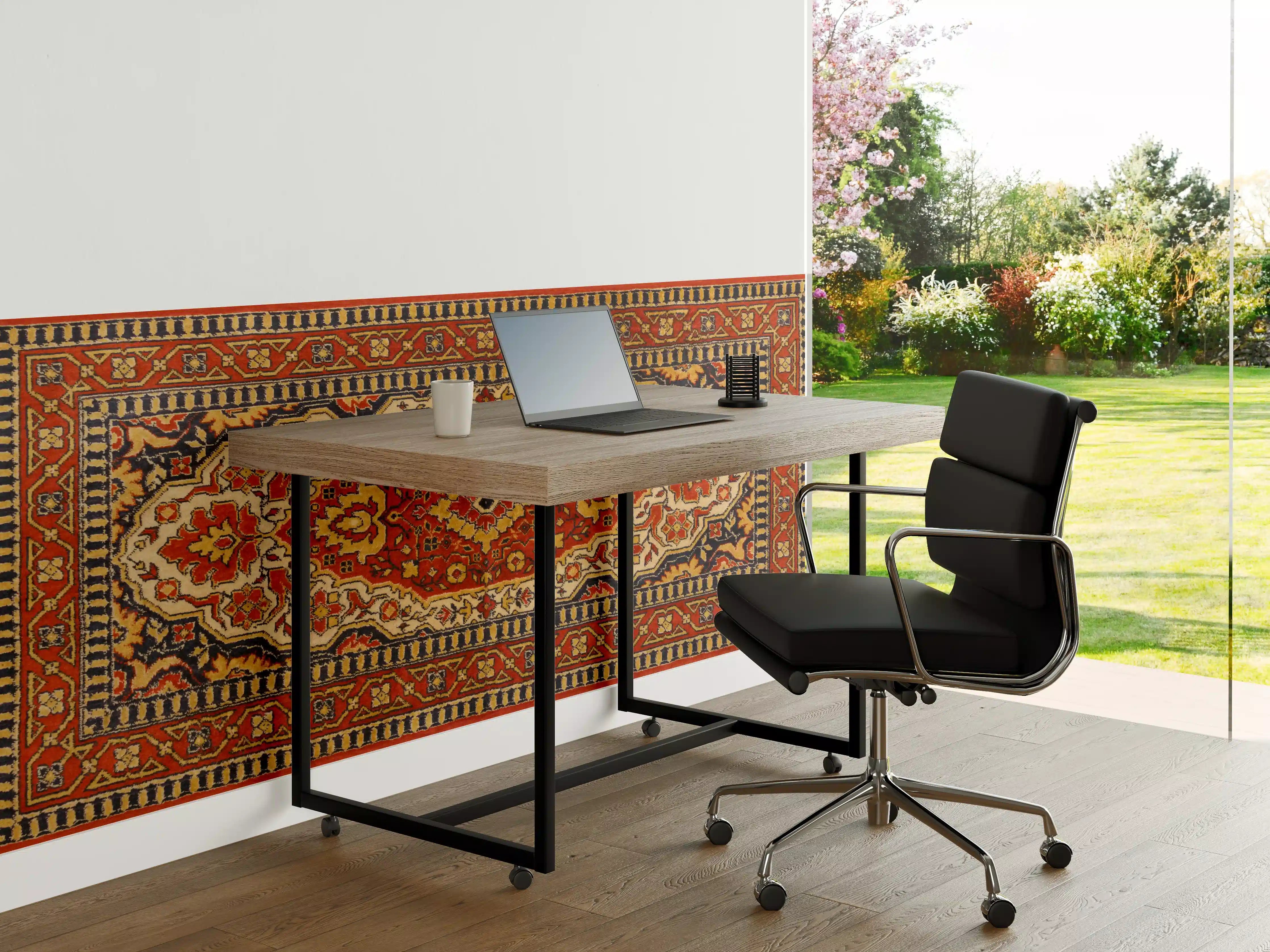 Büro Wandgestaltung - Traditioneller Orientteppich mit Rot-Gold-Tönen