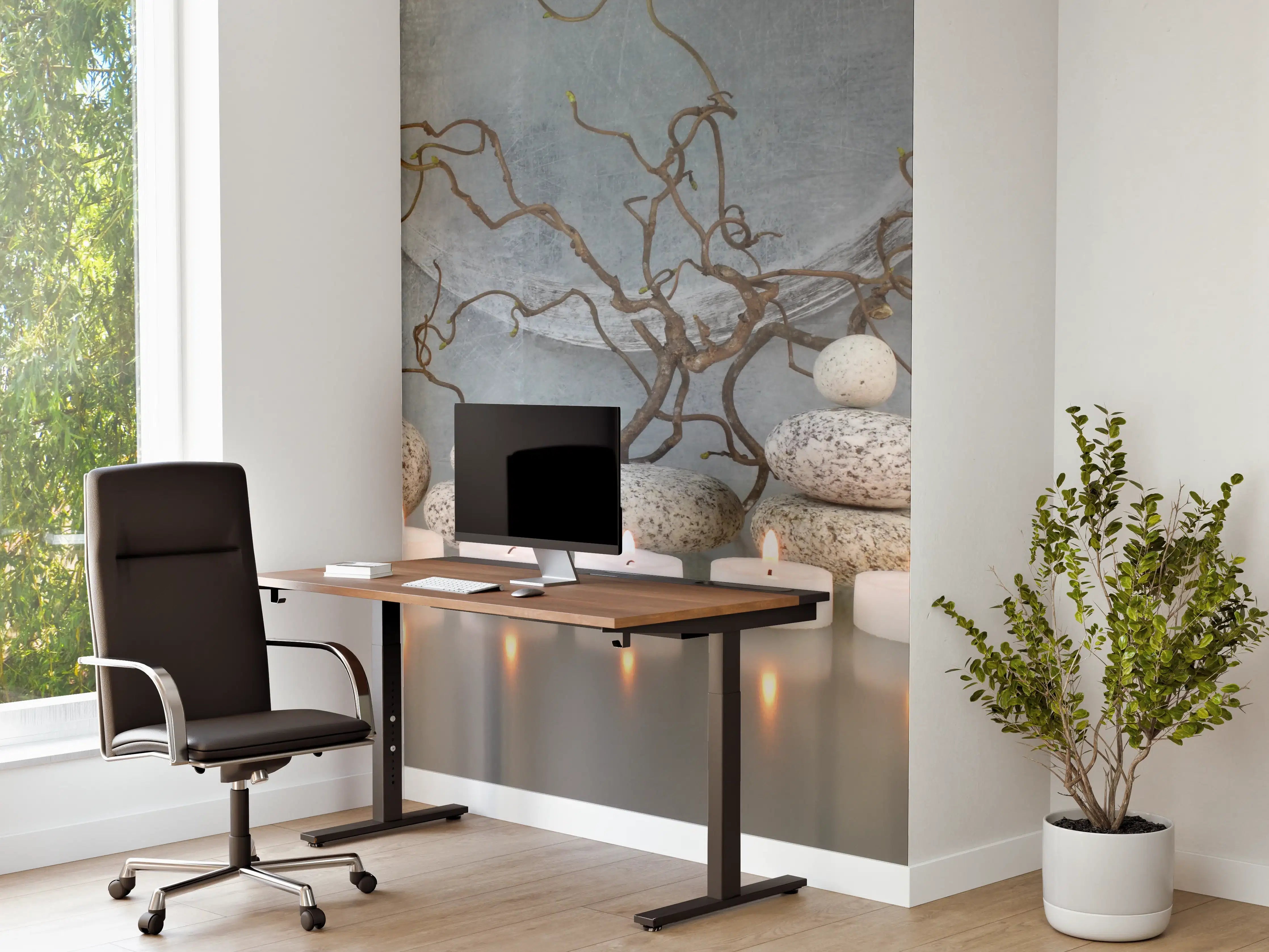 Büro Wandgestaltung - Warmes Kerzenlicht mit Steinen und Zweigen
