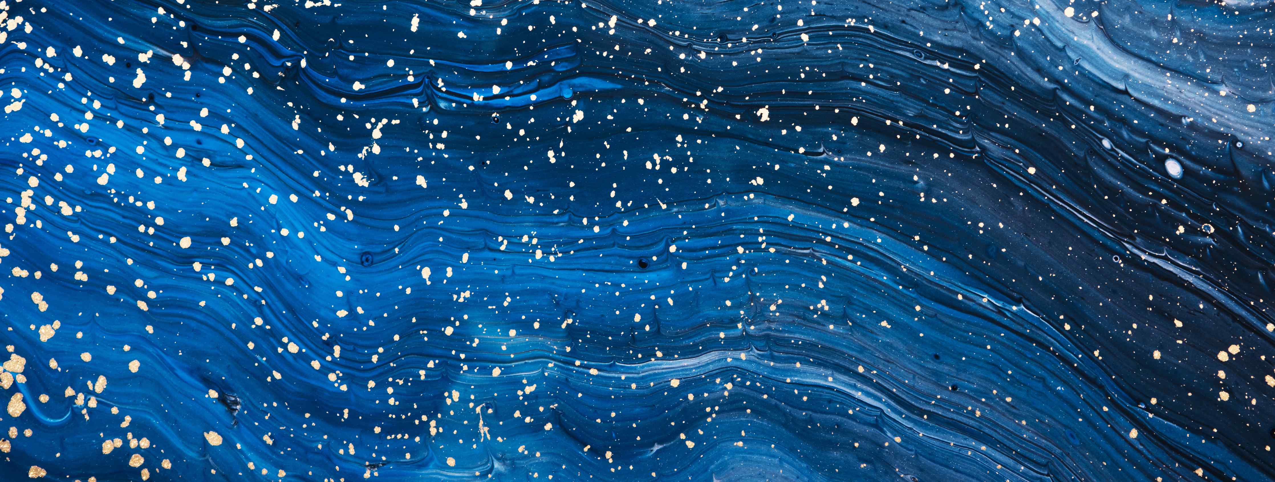 Büro Wandgestaltung-Wellenmeer in Blau mit weißen Spritzern