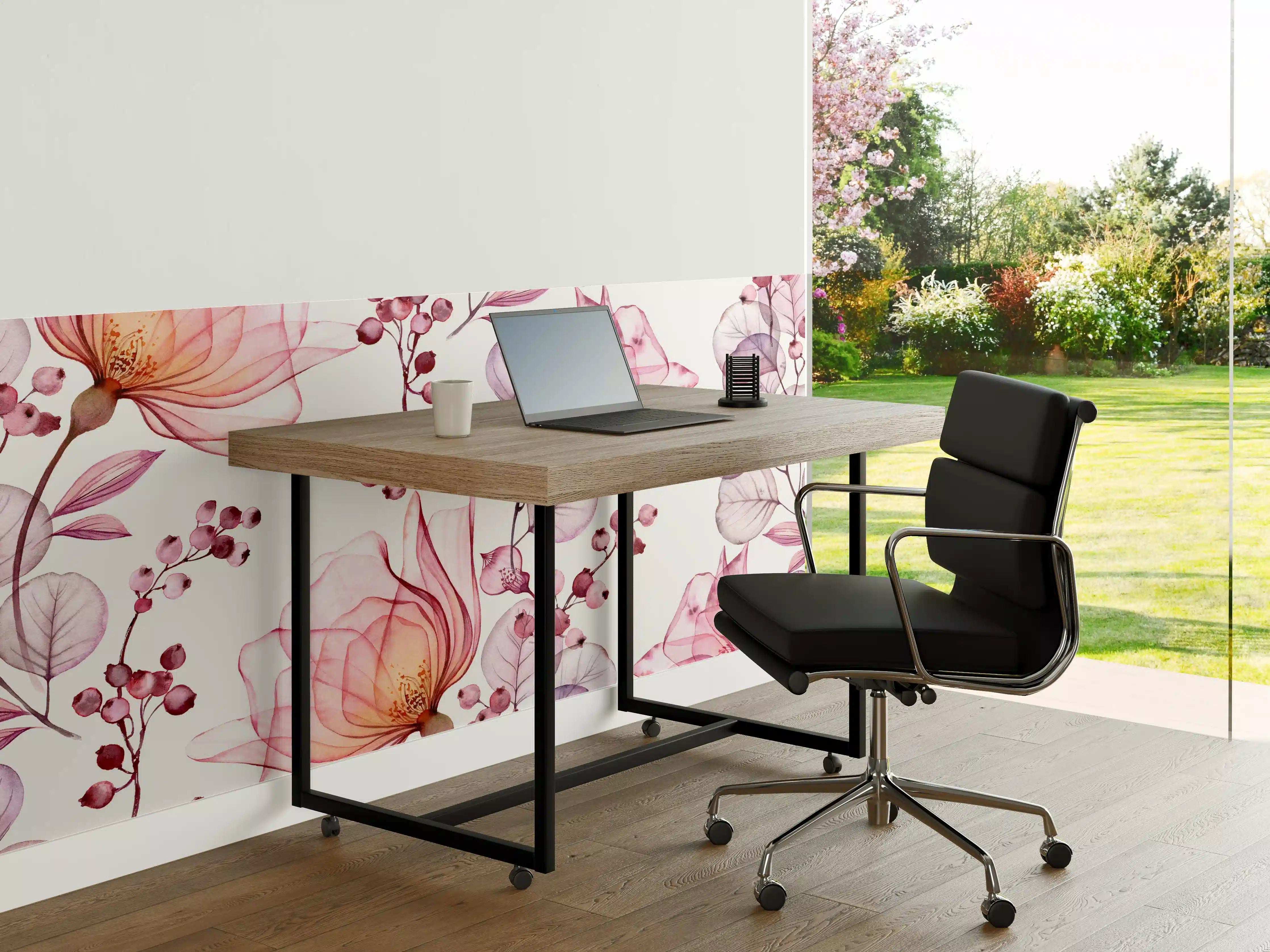 Büro Wandgestaltung - Zarte Blumen in Rosa und Lila auf Weißem Hintergrund