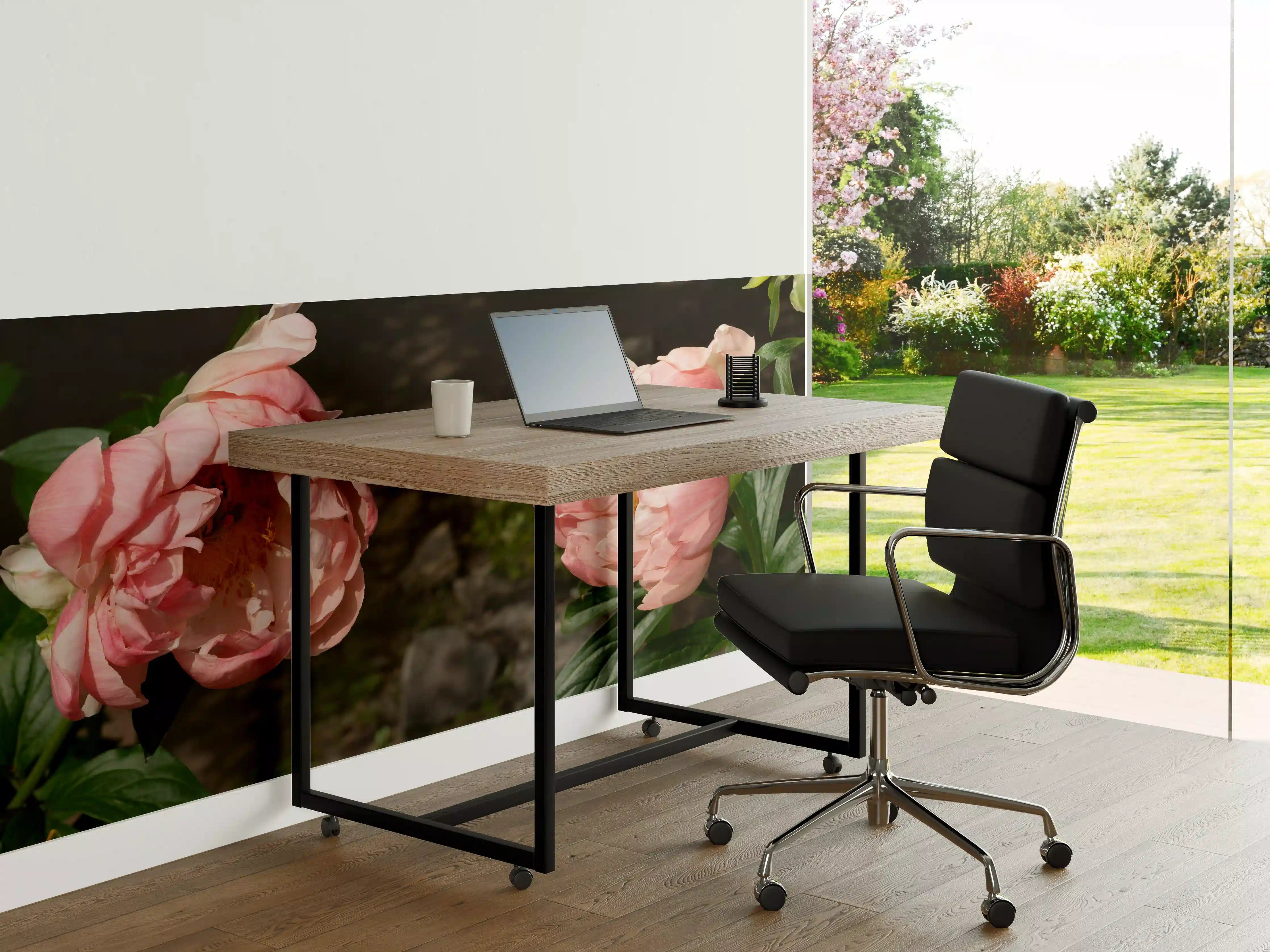 Büro Wandgestaltung - Zwei rosa Pfingstrosen in einem alten Garten.