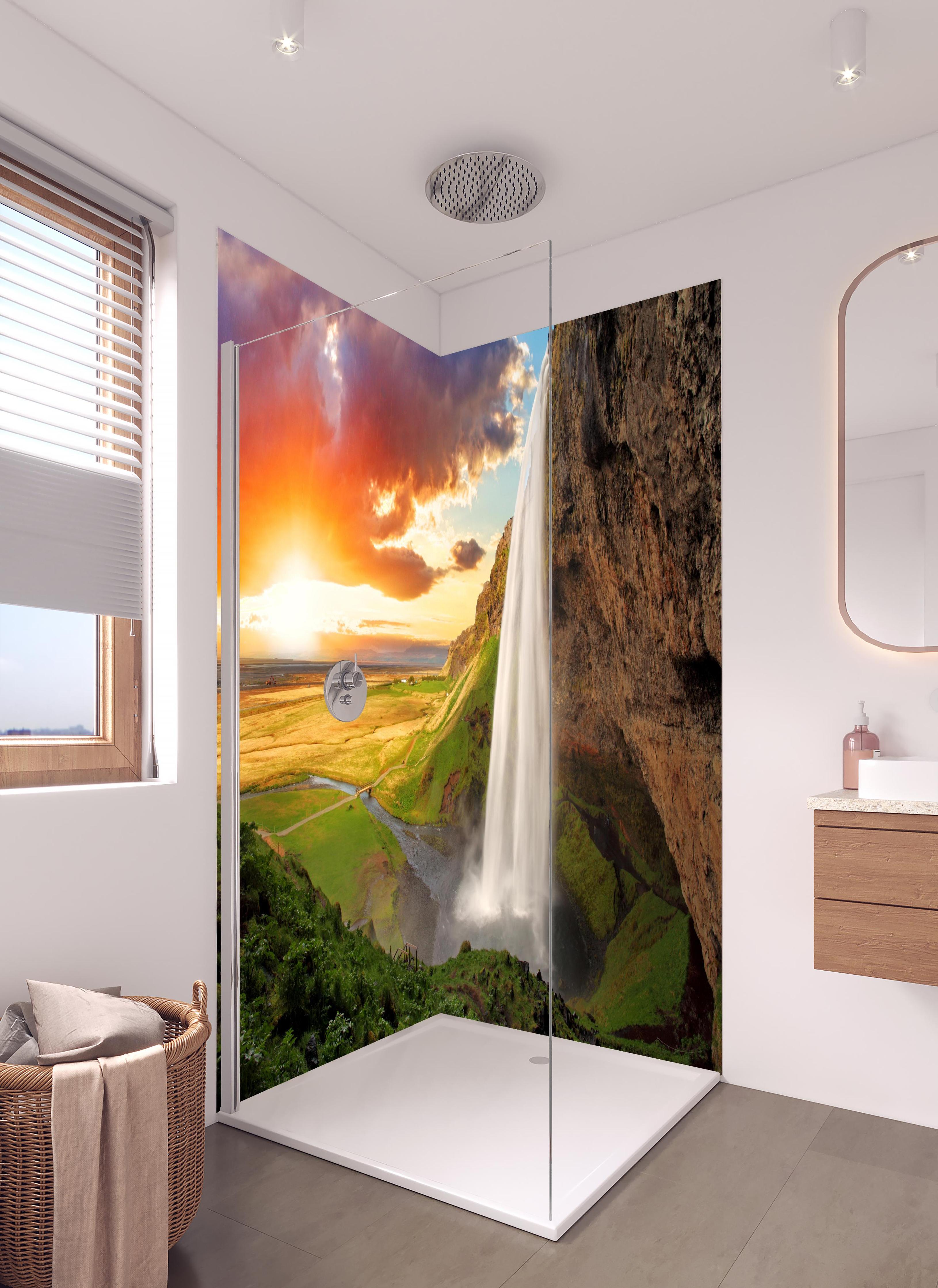 Duschrückwand - Seljalandsfoss Wasserfall bei Sonnenuntergang in hellem Badezimmer mit Regenduschkopf - zweiteilige Eck-Duschrückwand