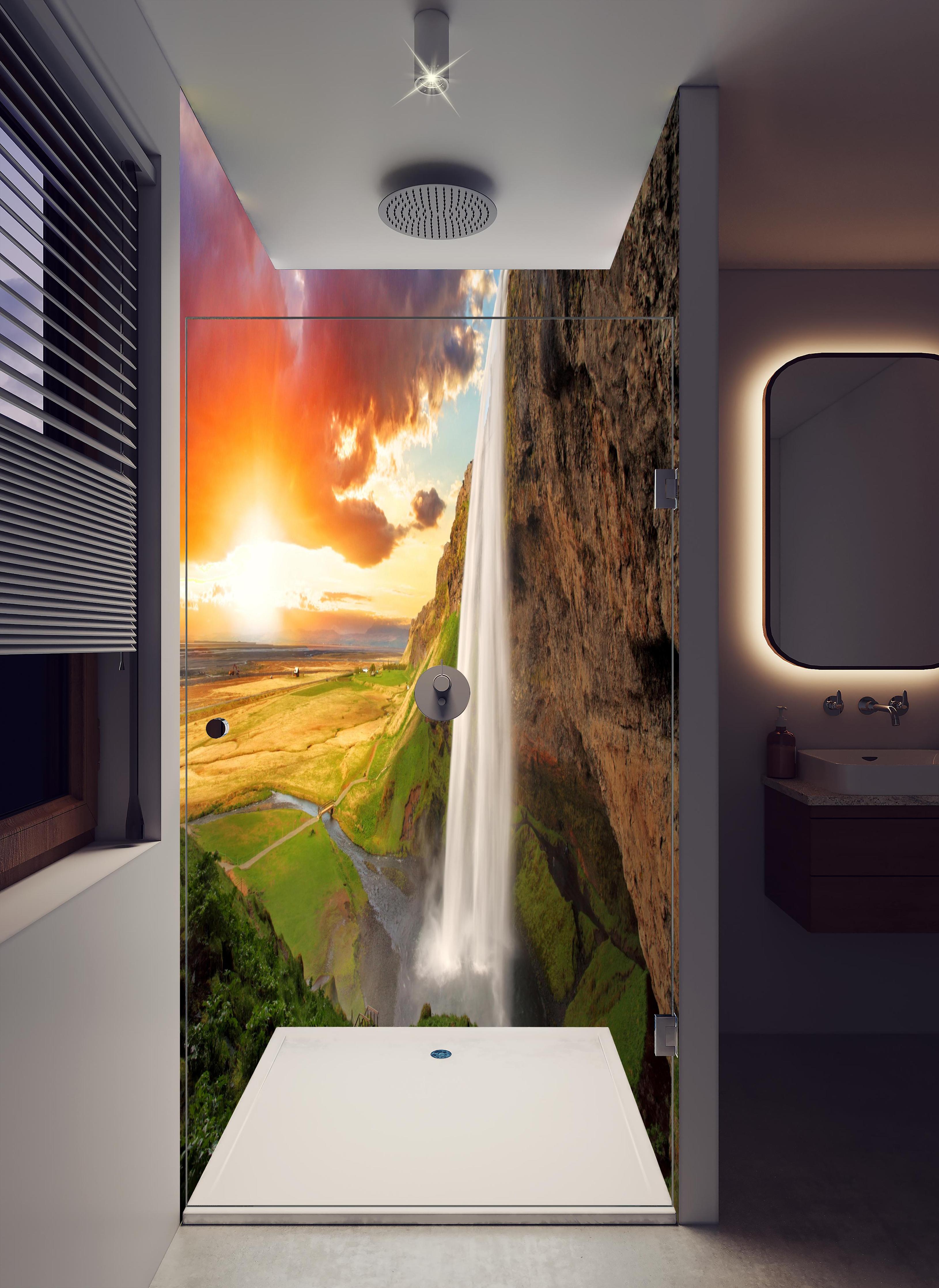 Duschrückwand - Seljalandsfoss Wasserfall bei Sonnenuntergang in hellem Badezimmer mit Regenduschkopf - zweiteilige Eck-Duschrückwand