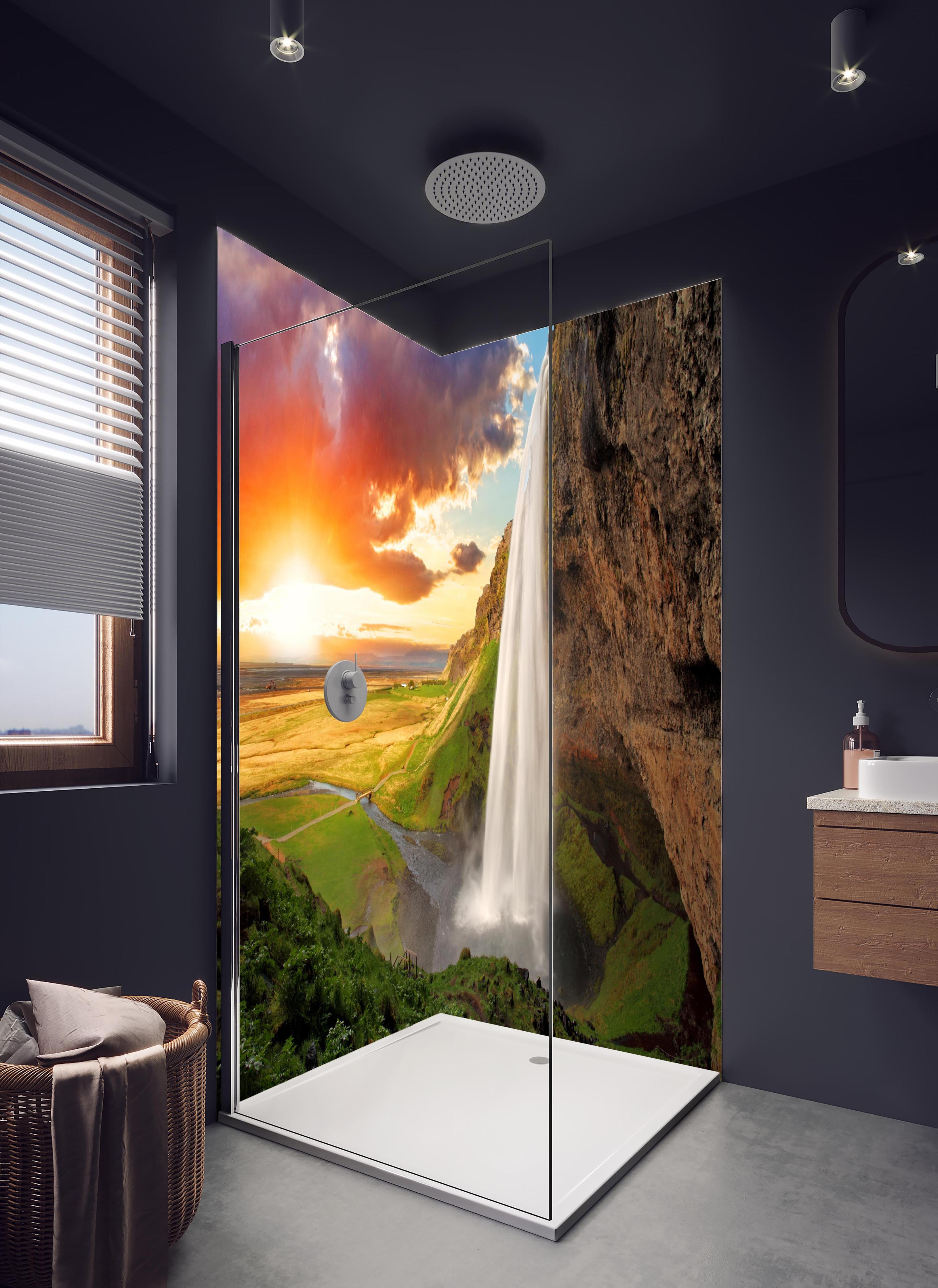Duschrückwand - Seljalandsfoss Wasserfall bei Sonnenuntergang in hellem Badezimmer mit Regenduschkopf - zweiteilige Eck-Duschrückwand